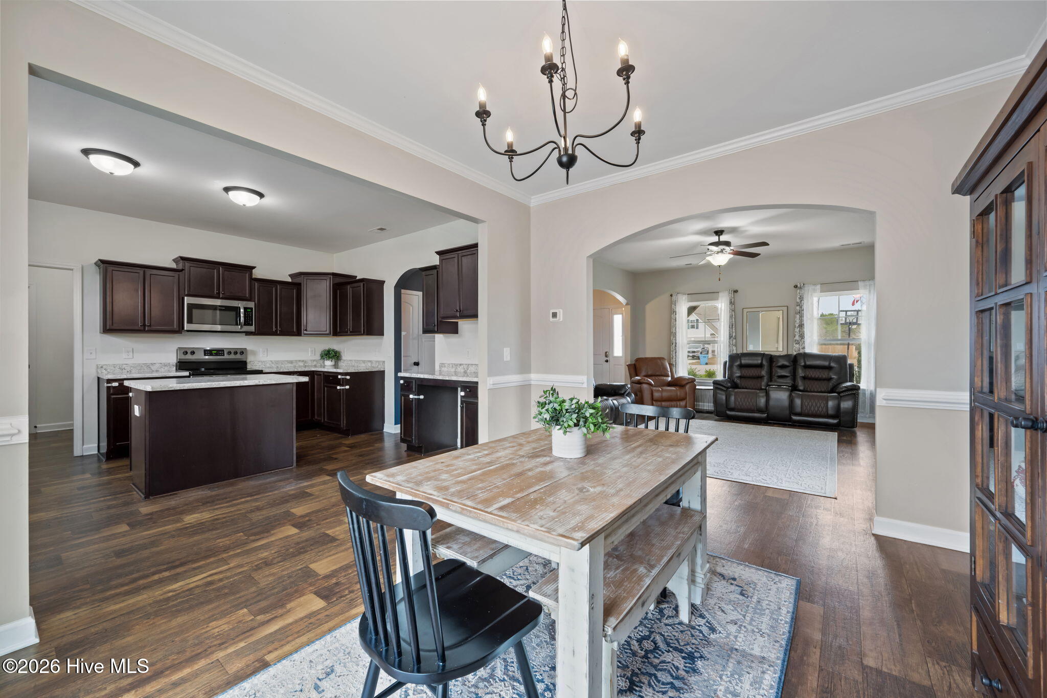 100557643 | Photo 14