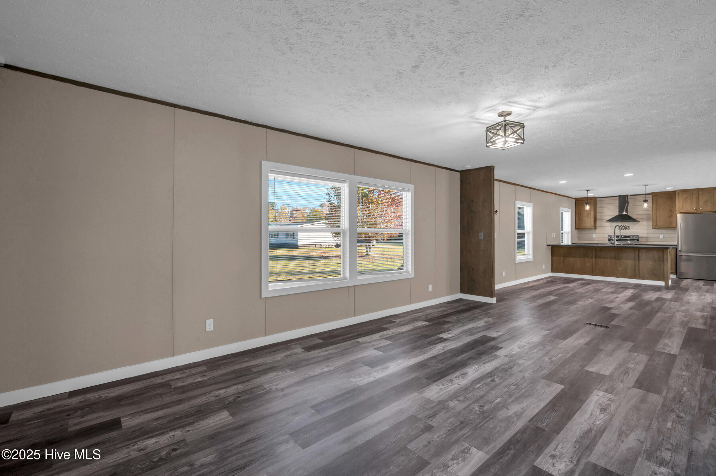 100540708 | Photo 10