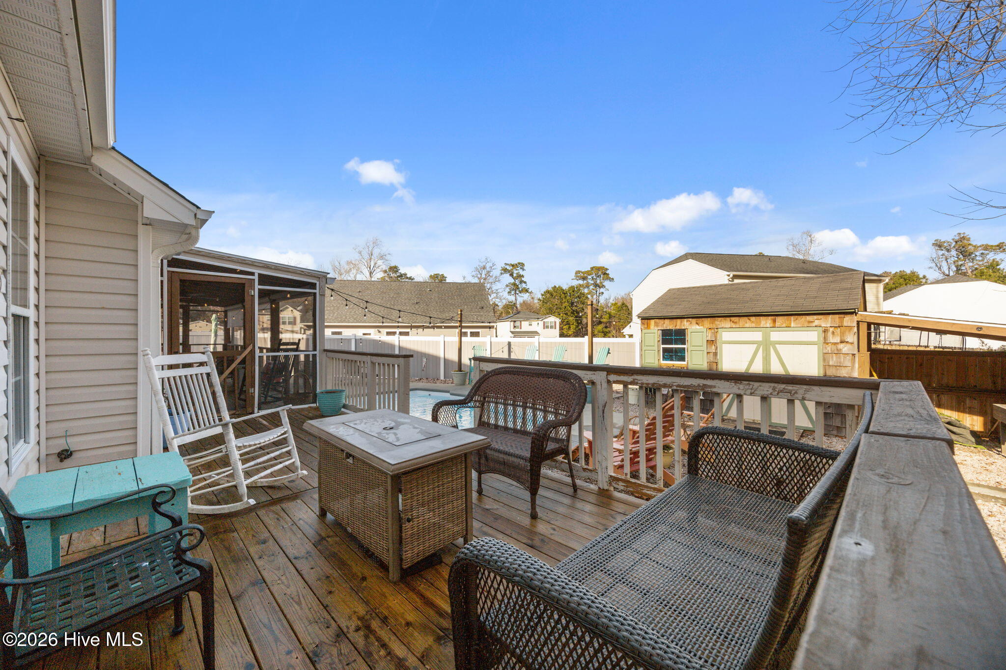 100548073 | Photo 44