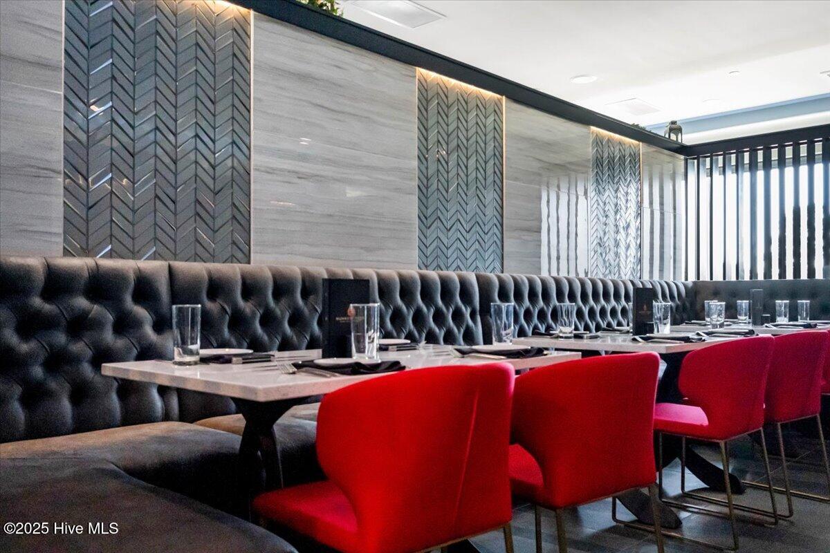 100495435 | Photo 30