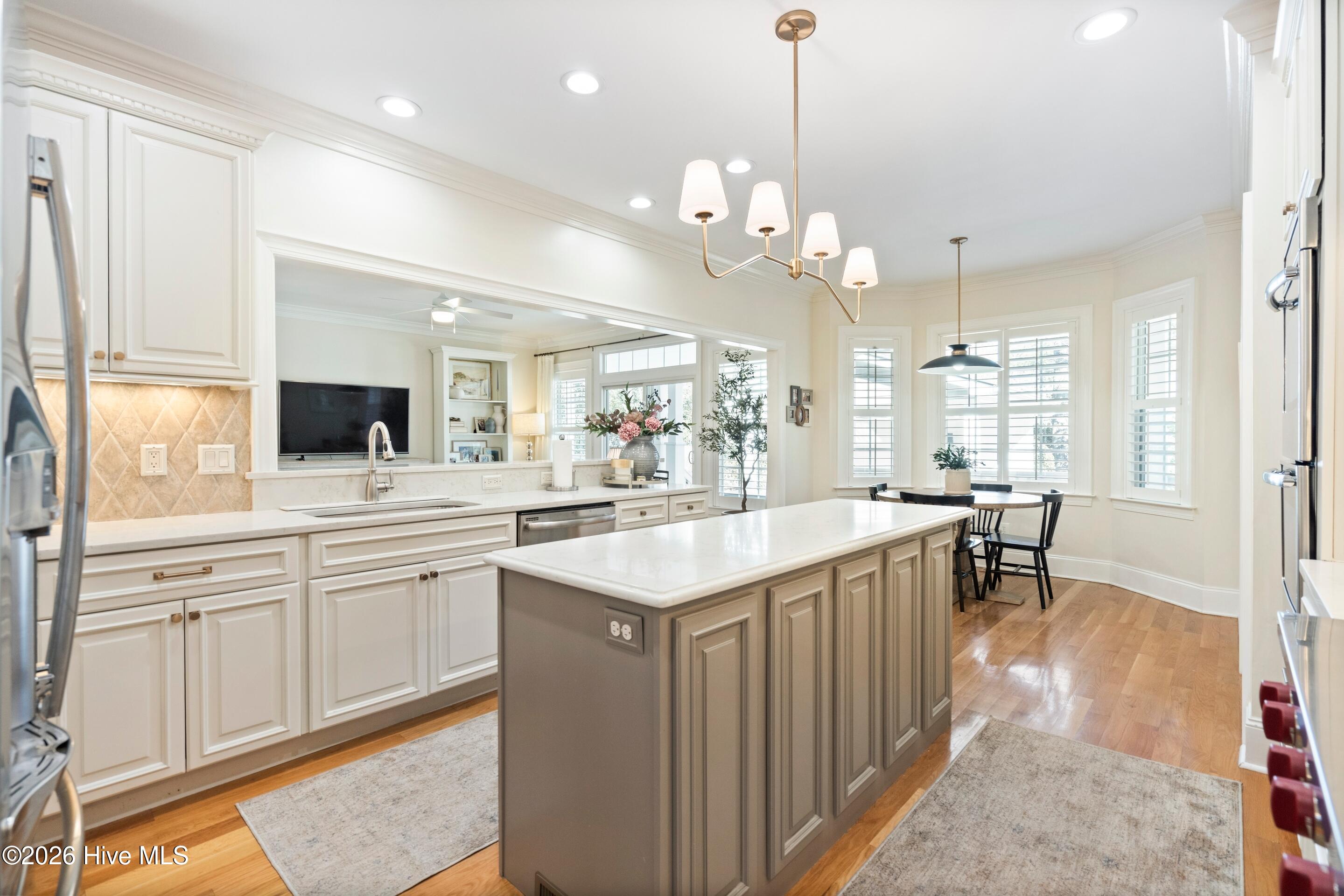 100549669 | Photo 24