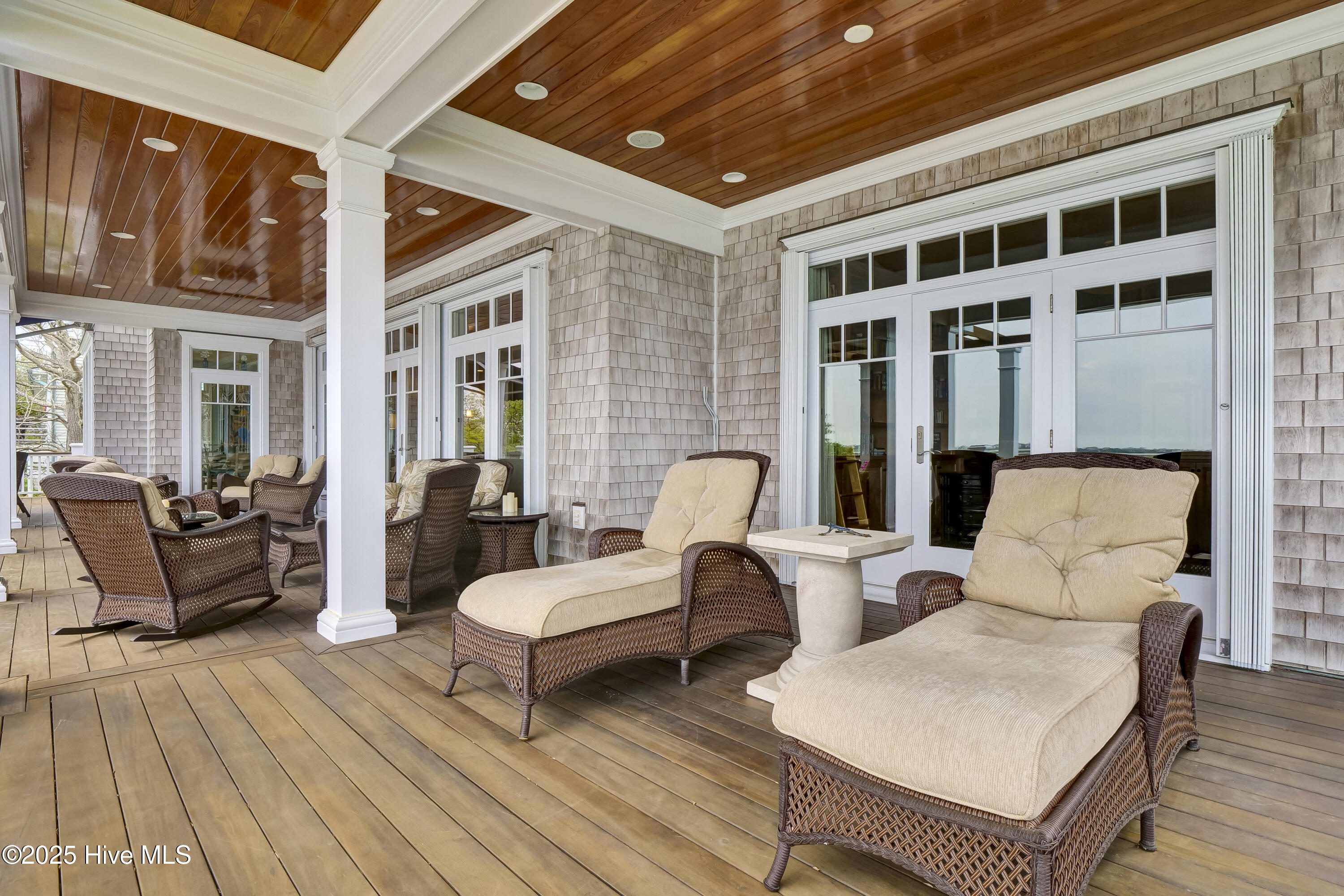 100504113 | Photo 21