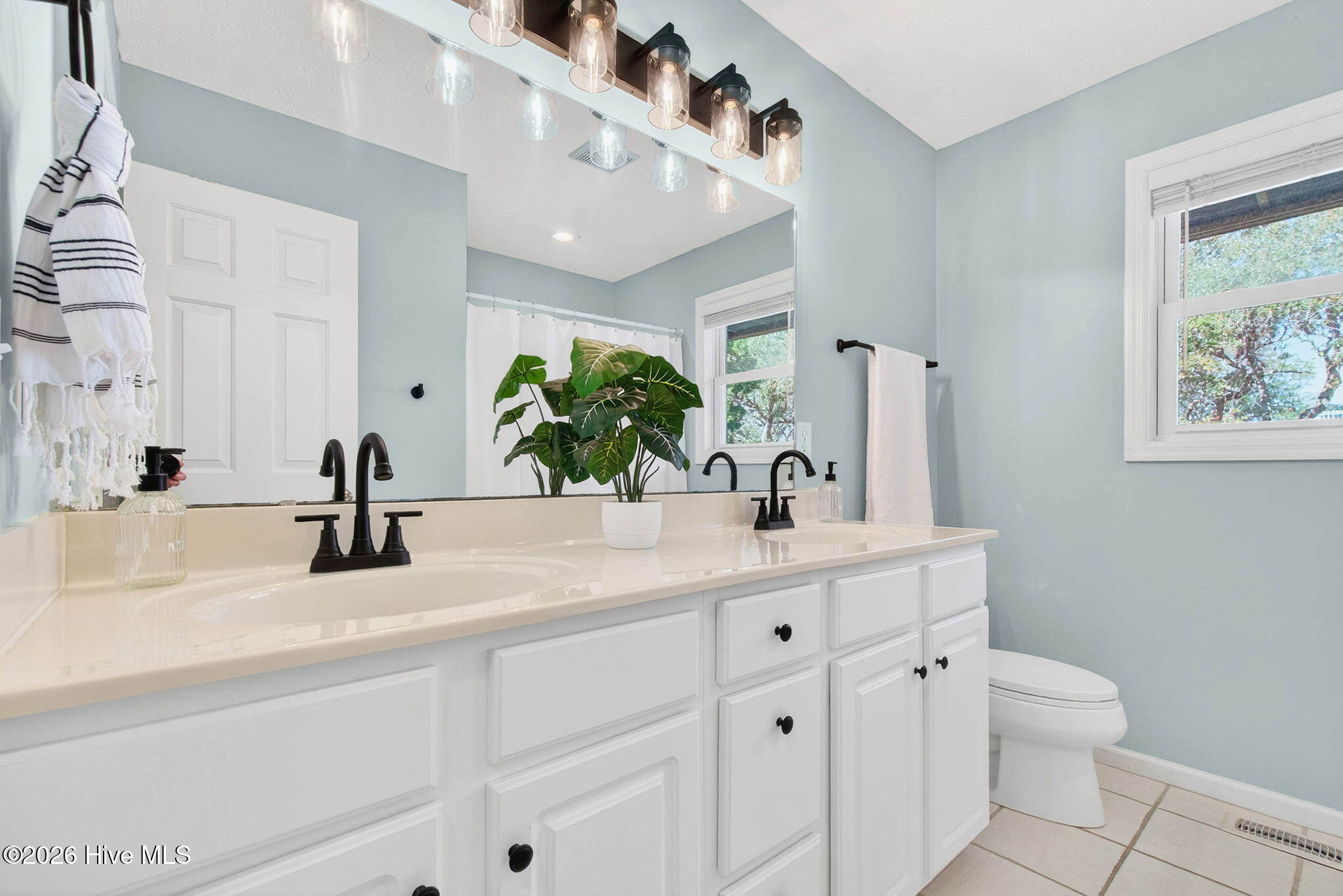 100564791 | Photo 23