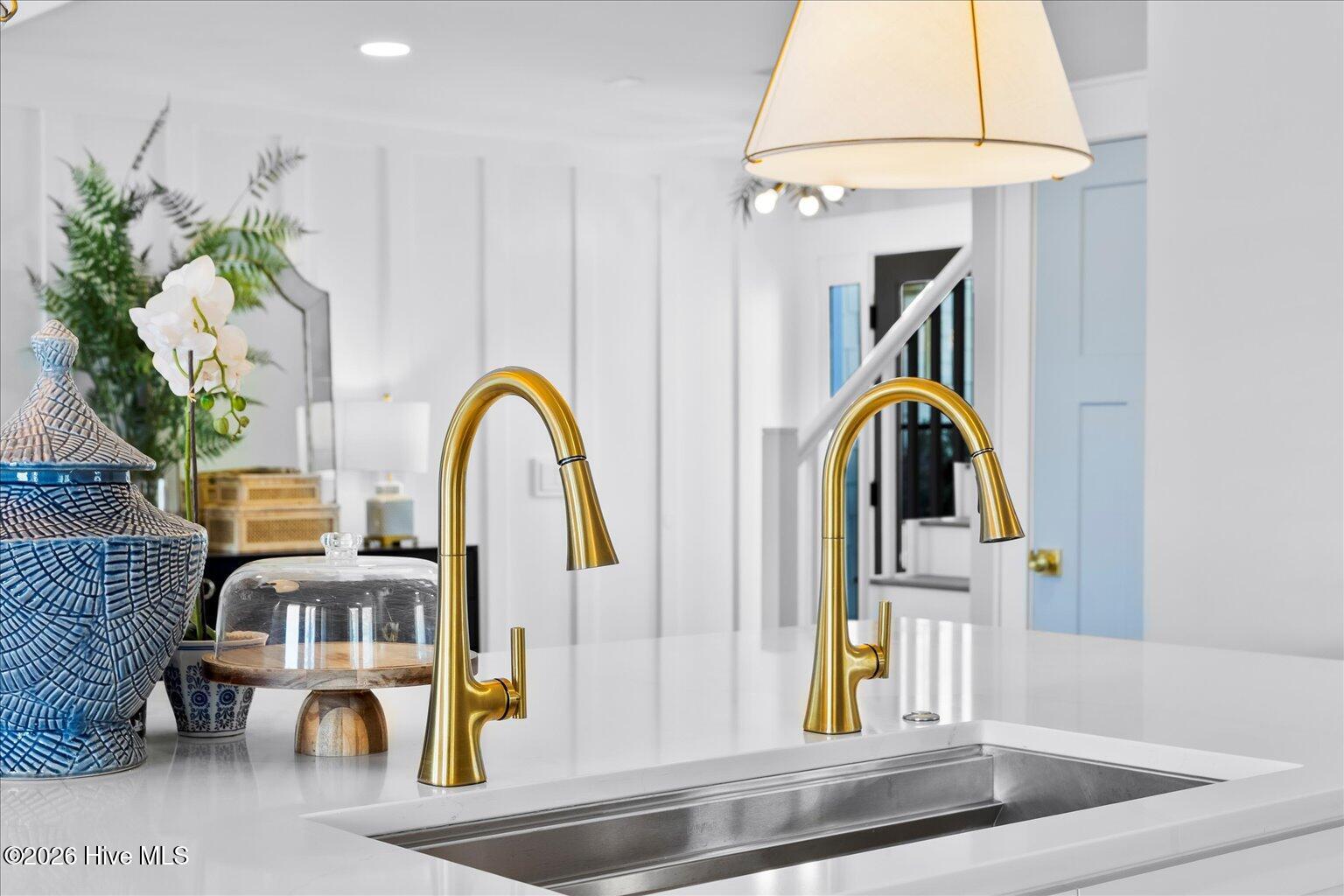 100548243 | Photo 22