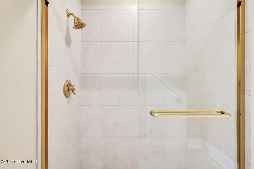 100535984 | Photo 59