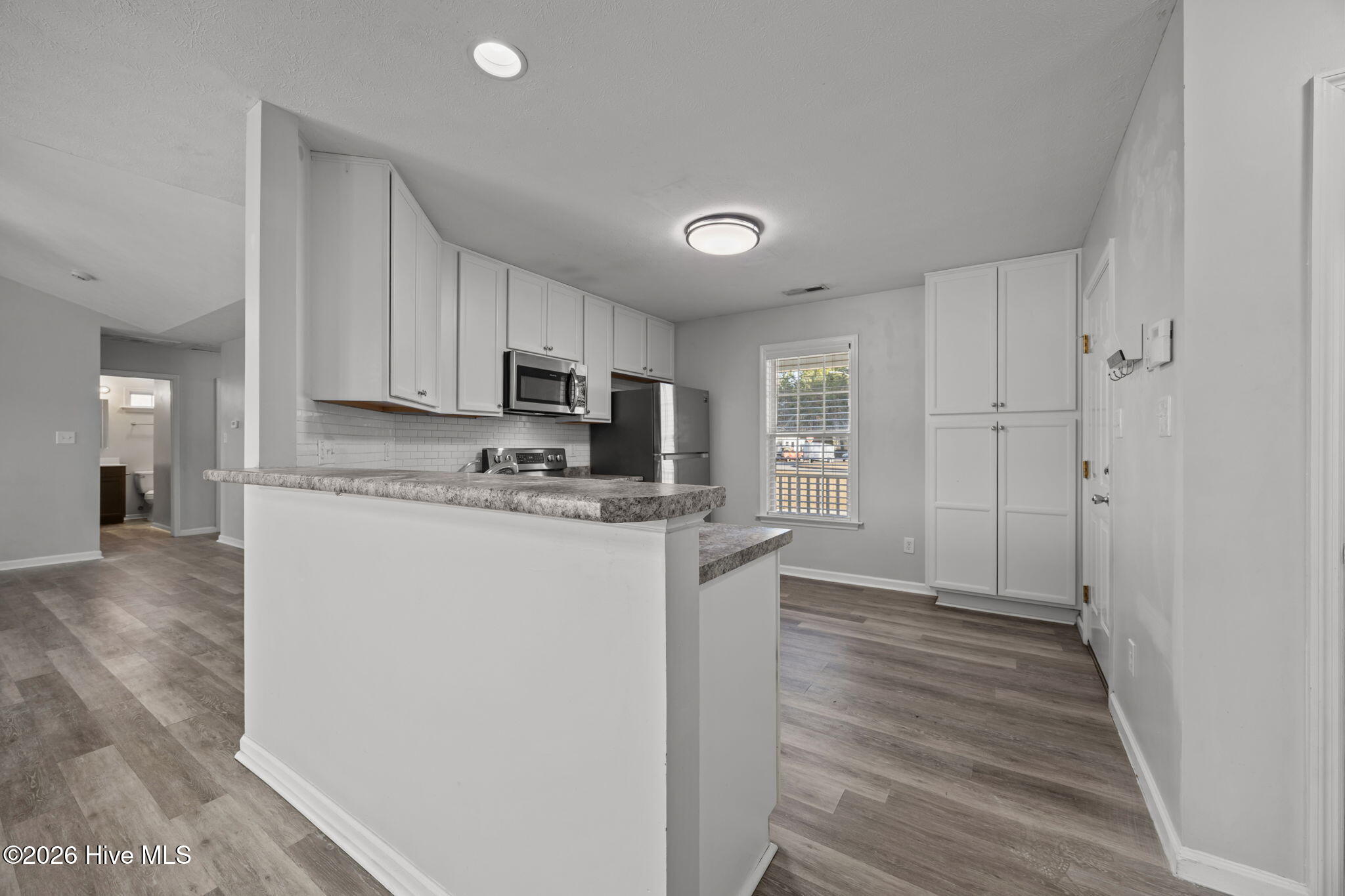 100549843 | Photo 12