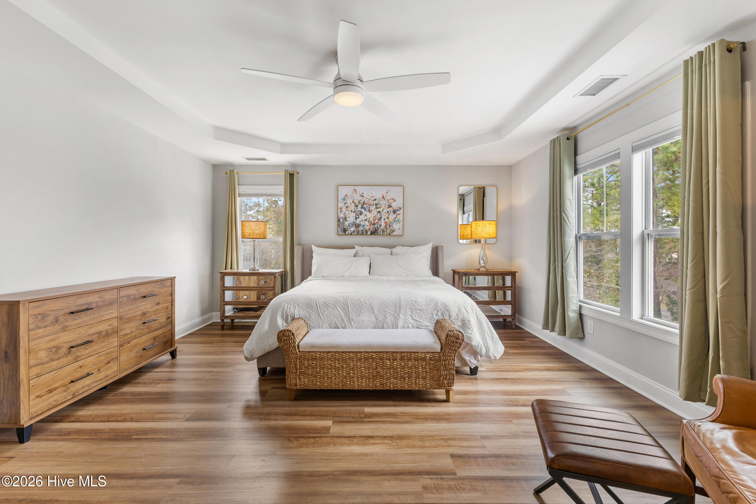 100557011 | Photo 23