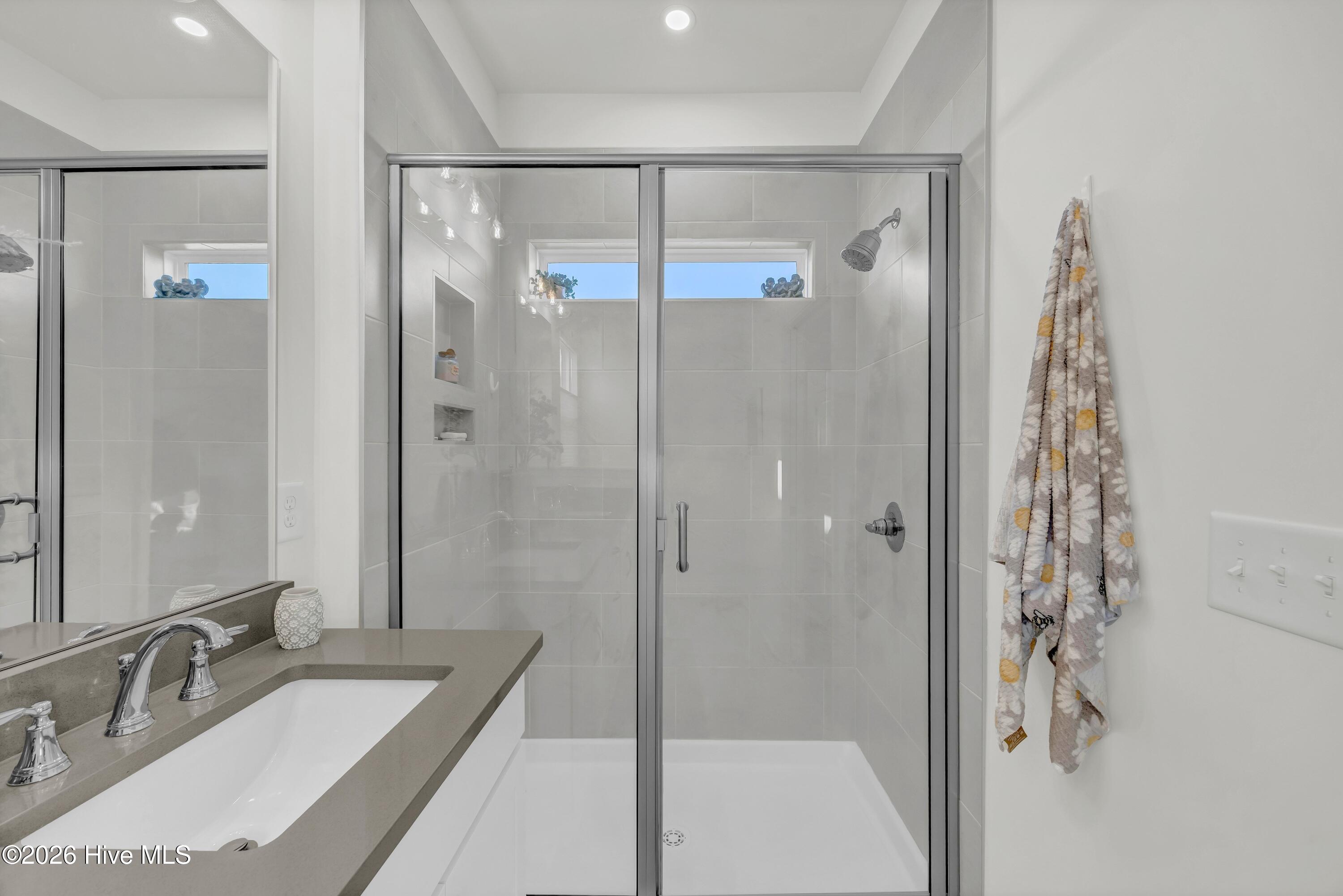 100552147 | Photo 23