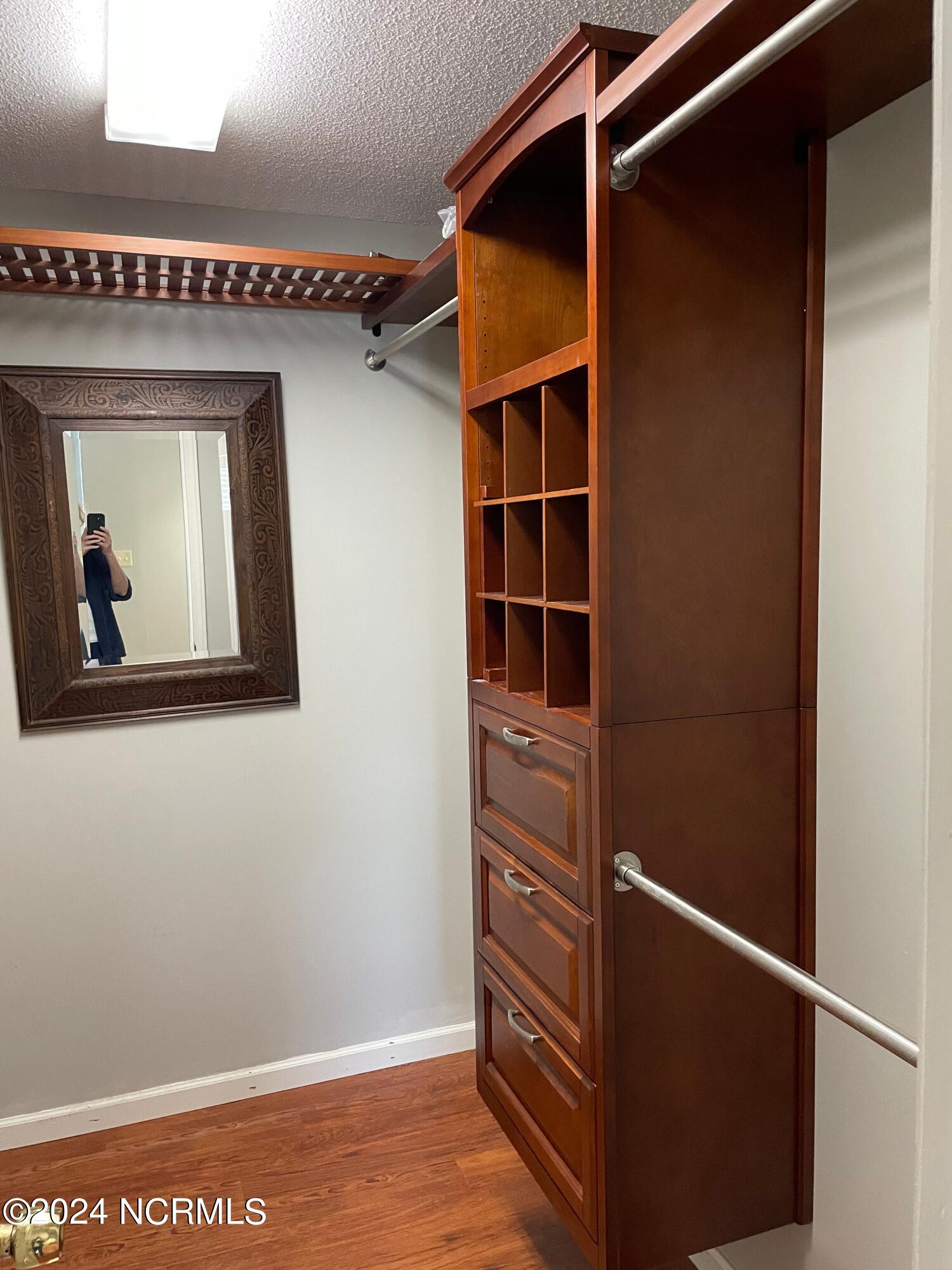 100560812 | Photo 23