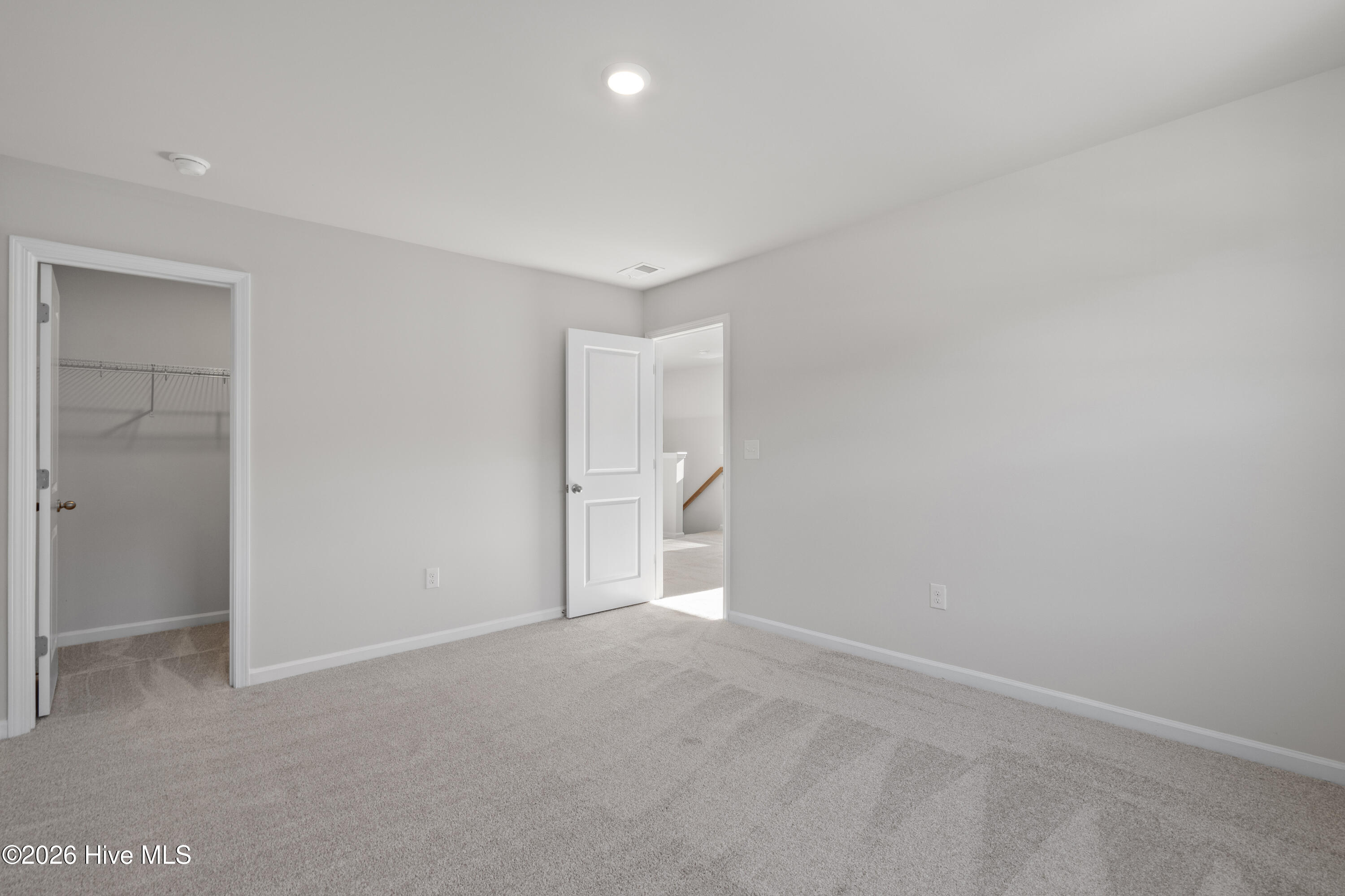 100550396 | Photo 24