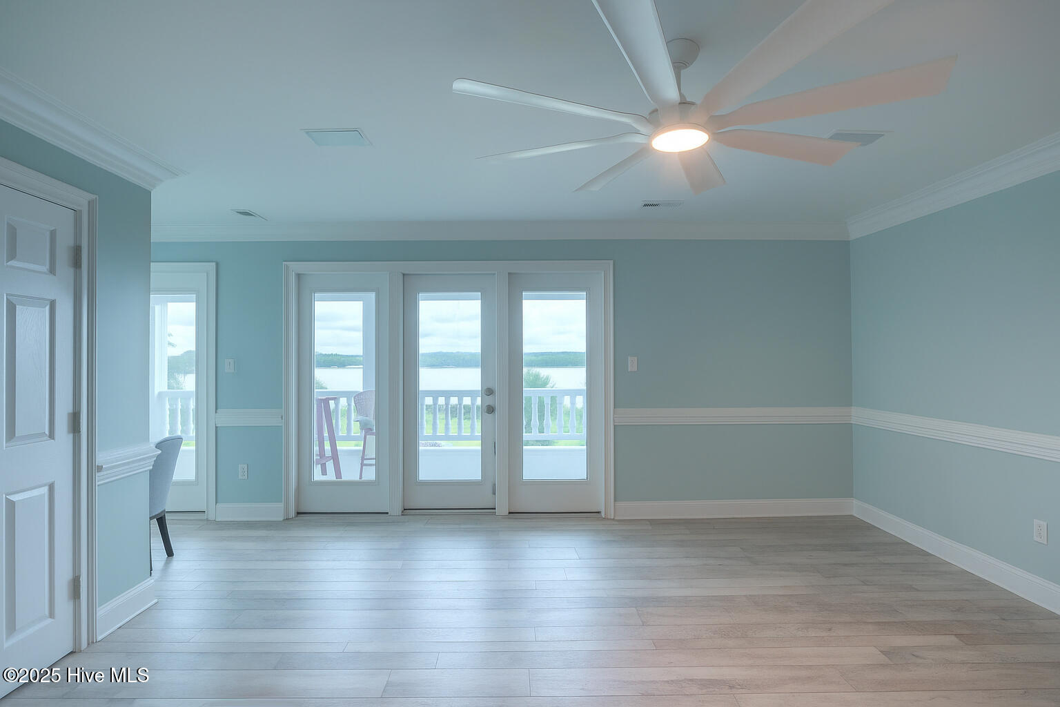 100512986 | Photo 47