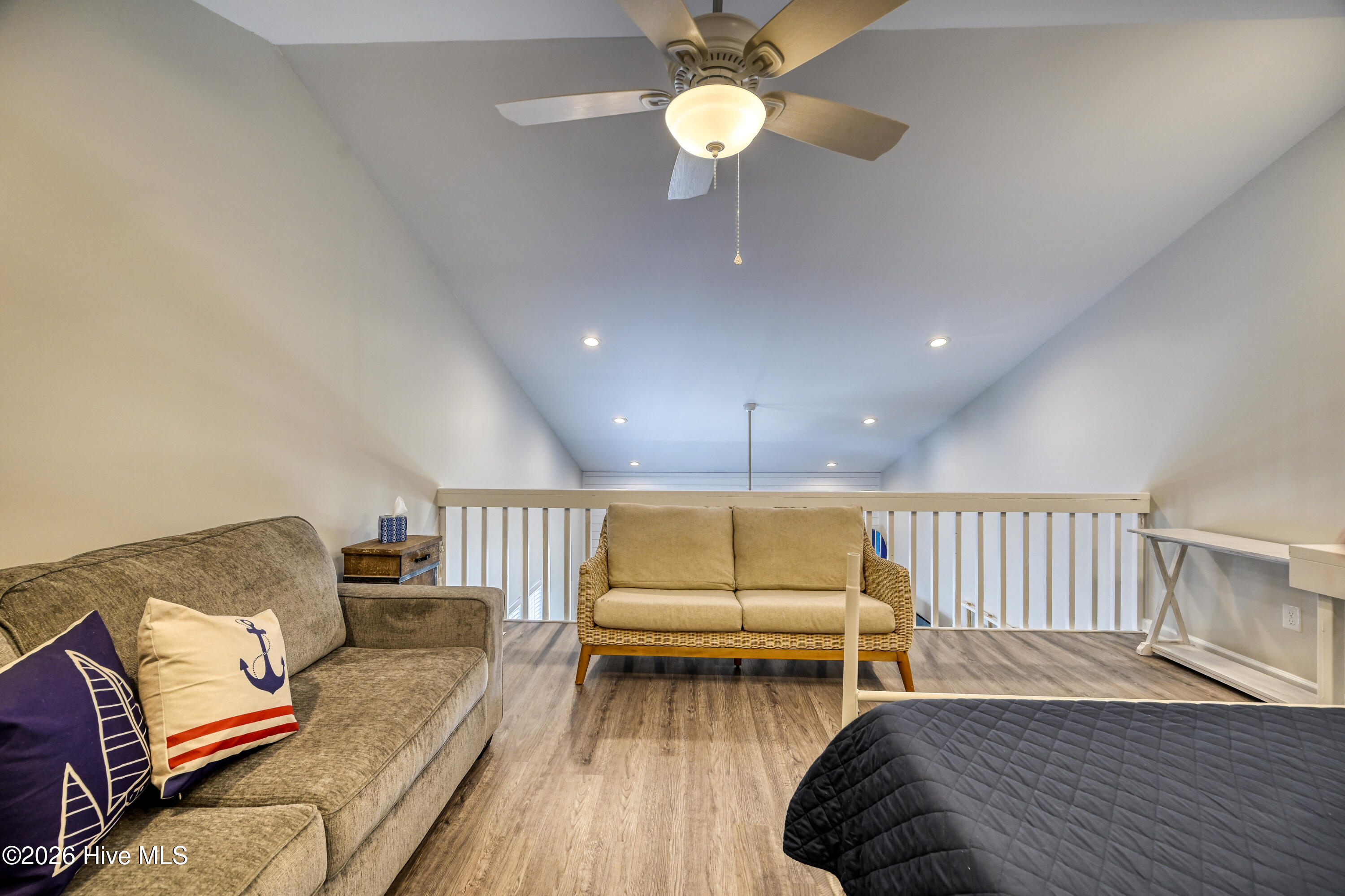 100564372 | Photo 13