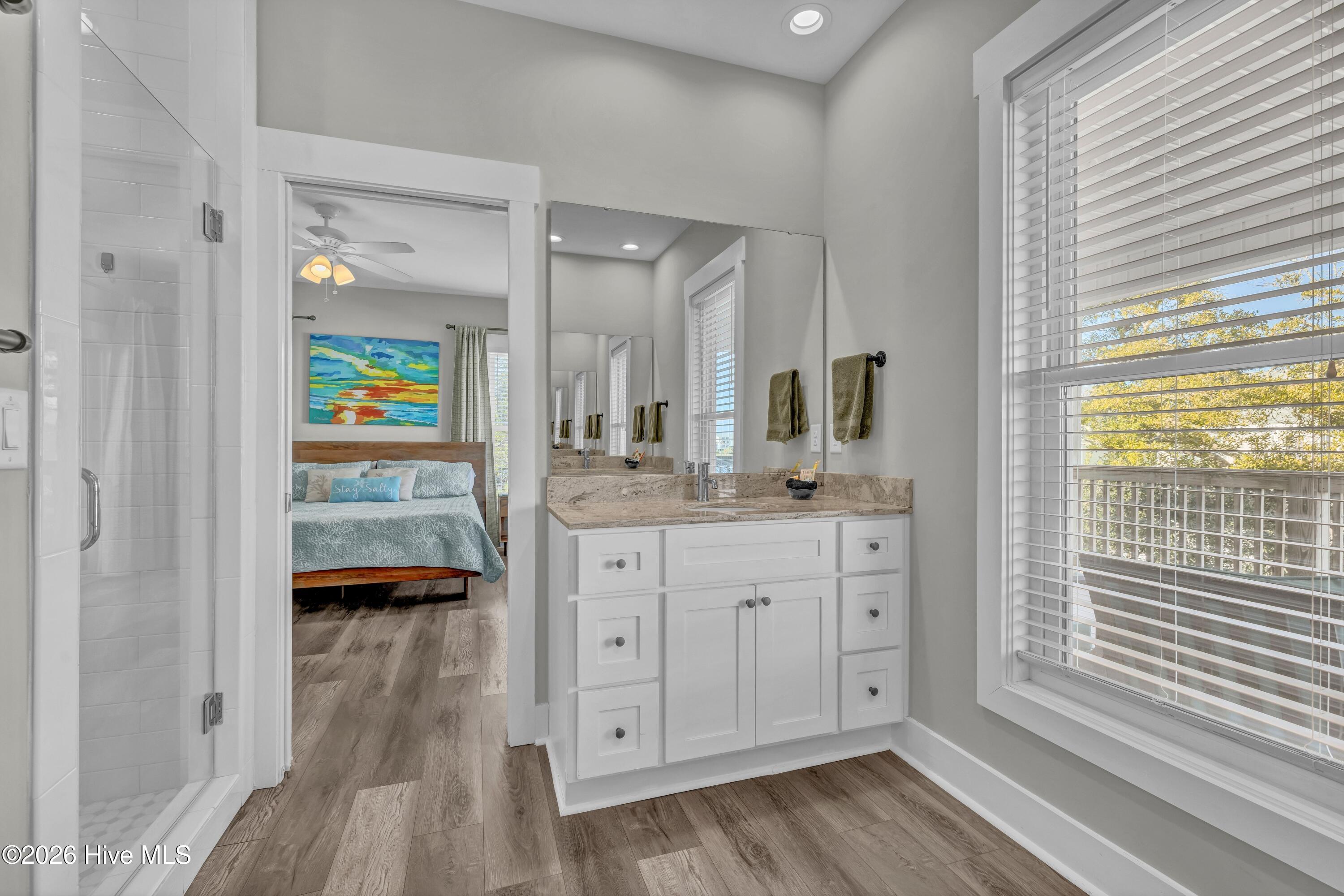 100549808 | Photo 30