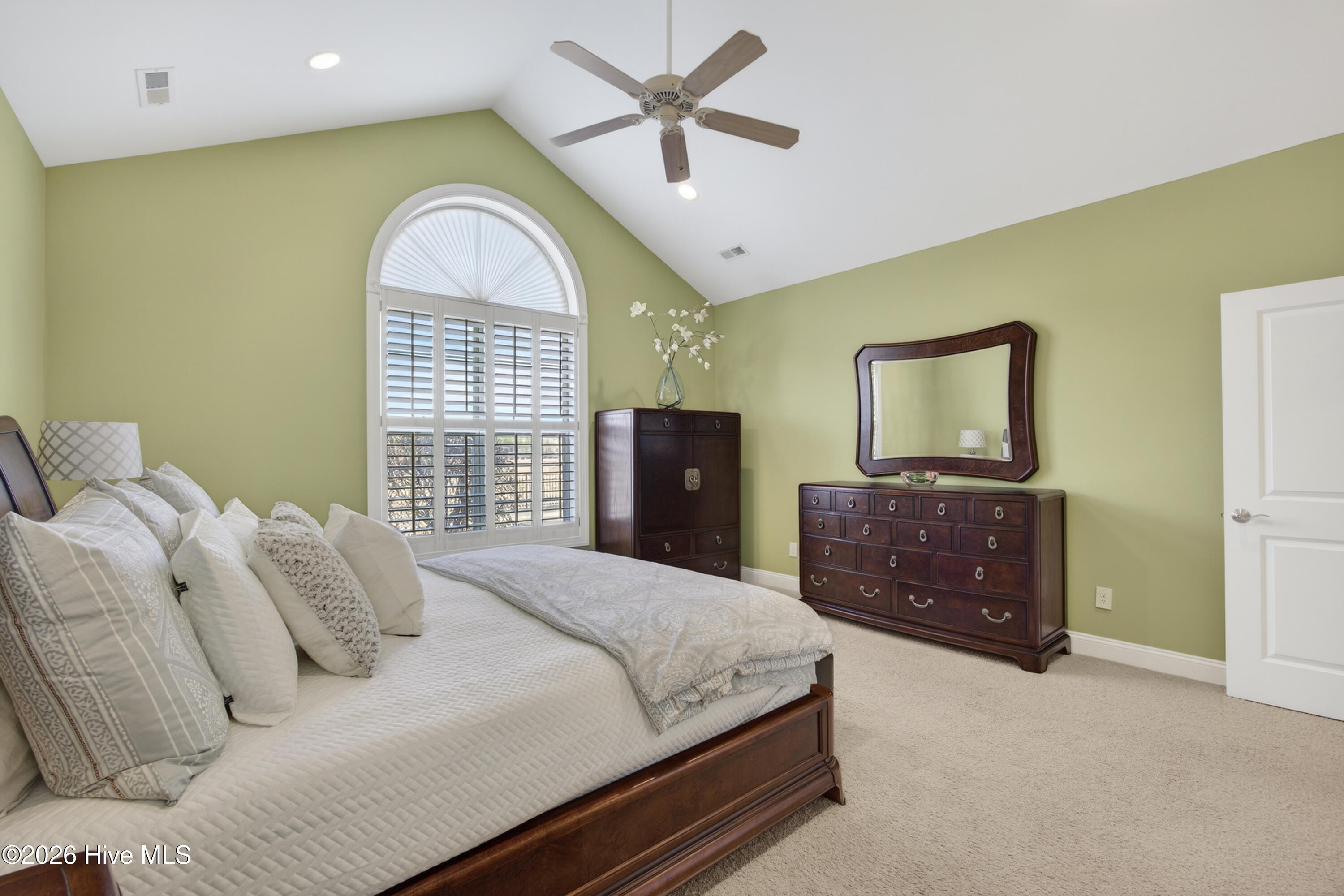 100550838 | Photo 25