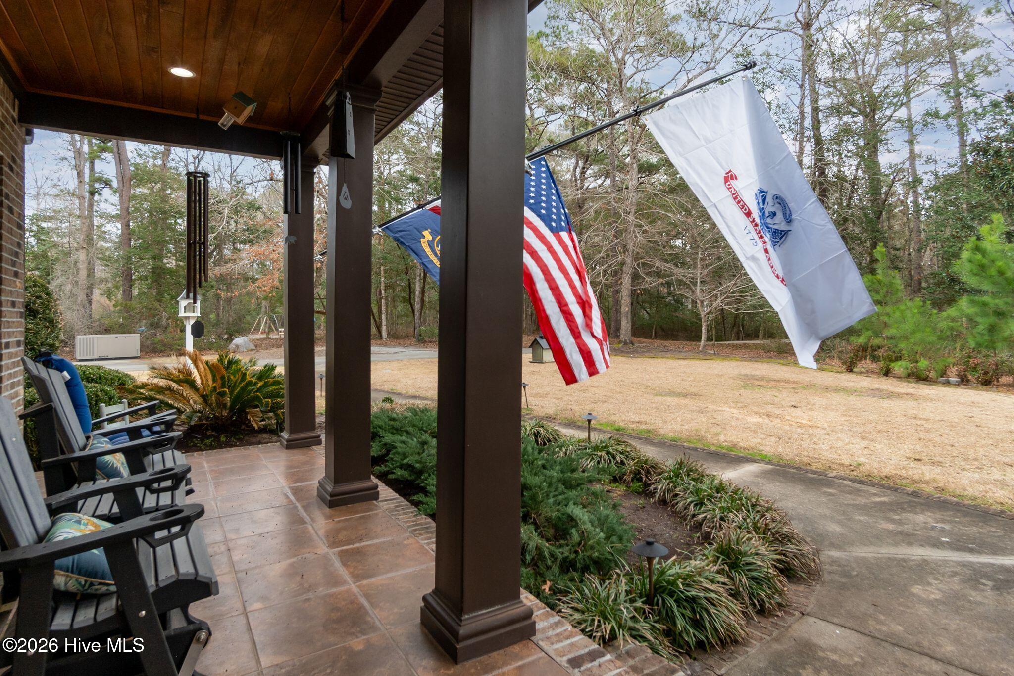 100556327 | Photo 71