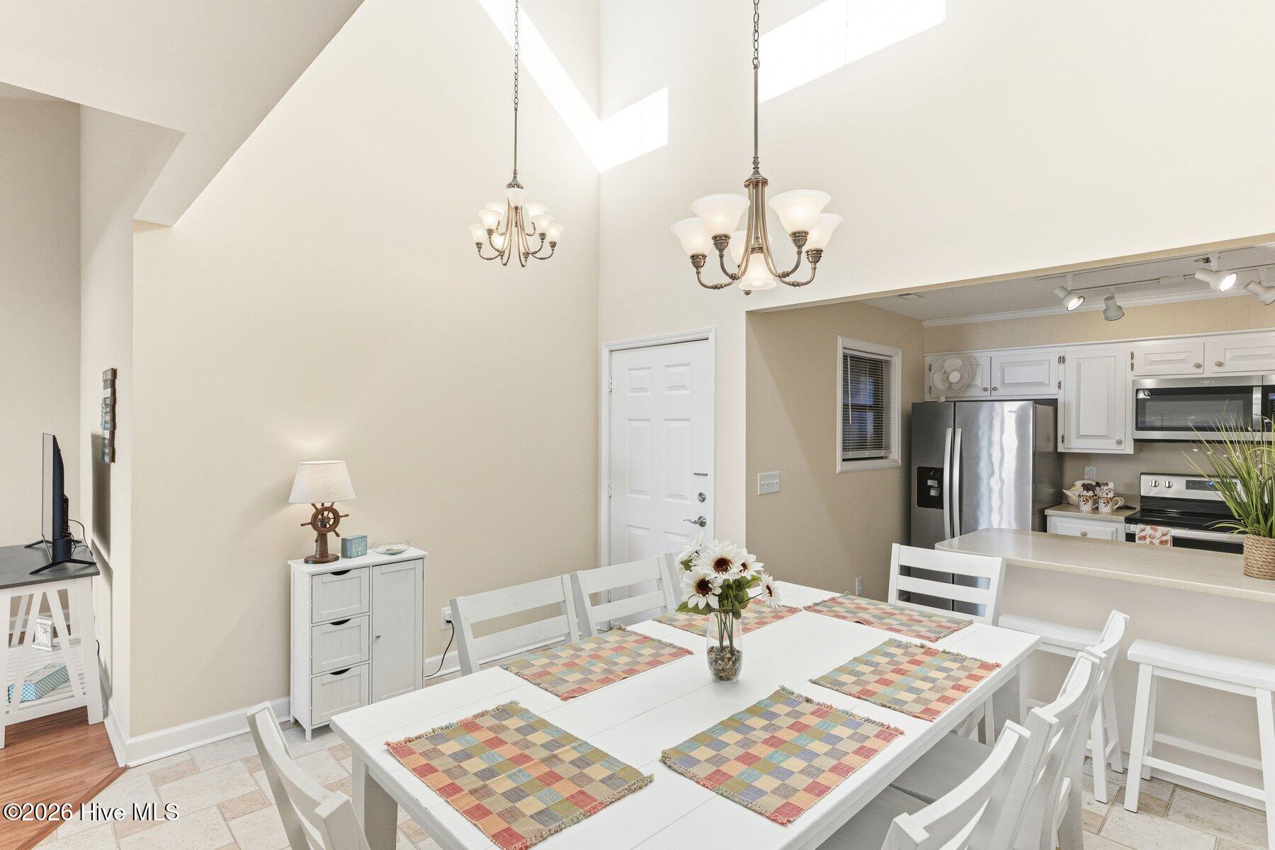 100558003 | Photo 46