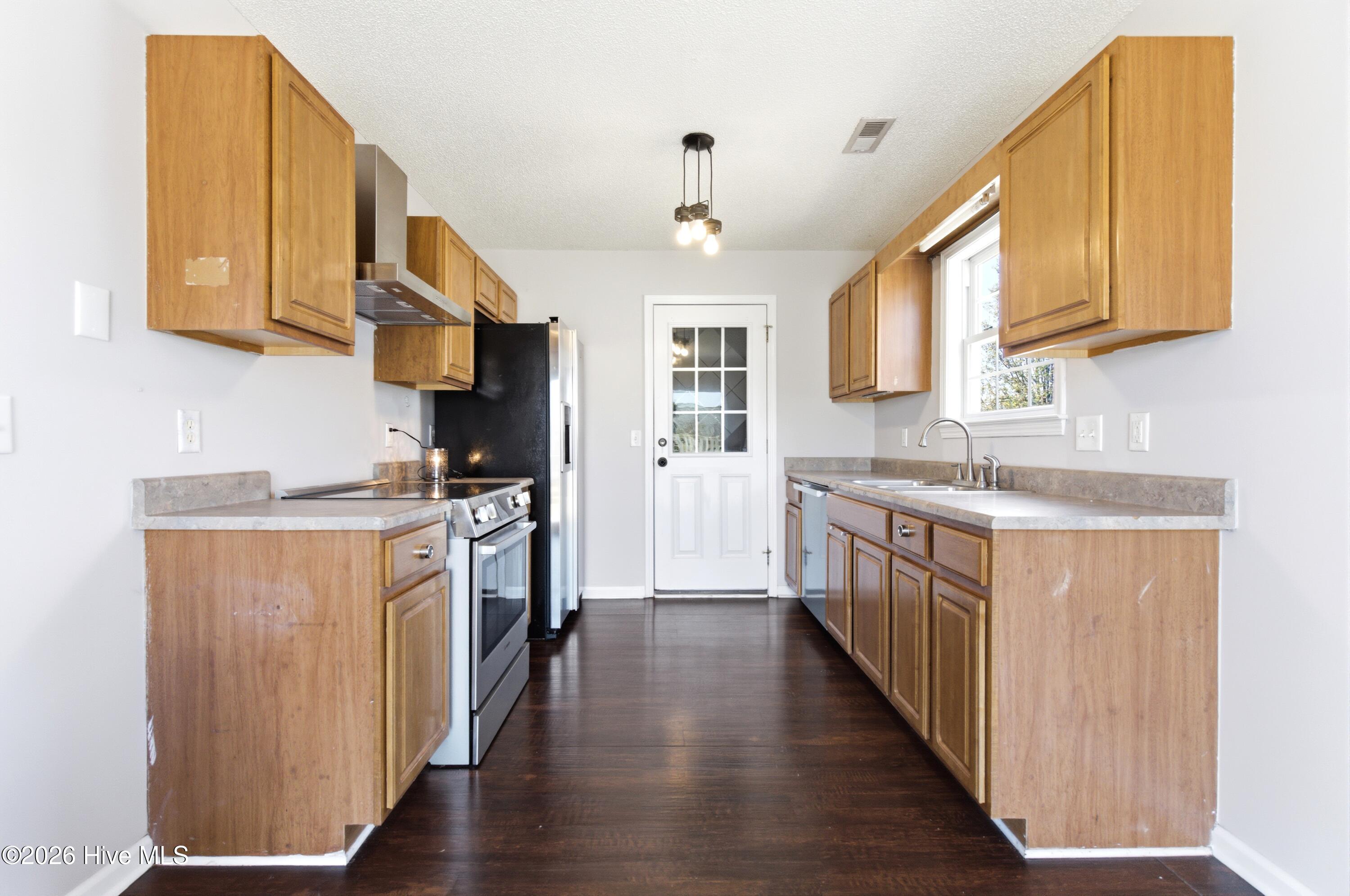 100560348 | Photo 15