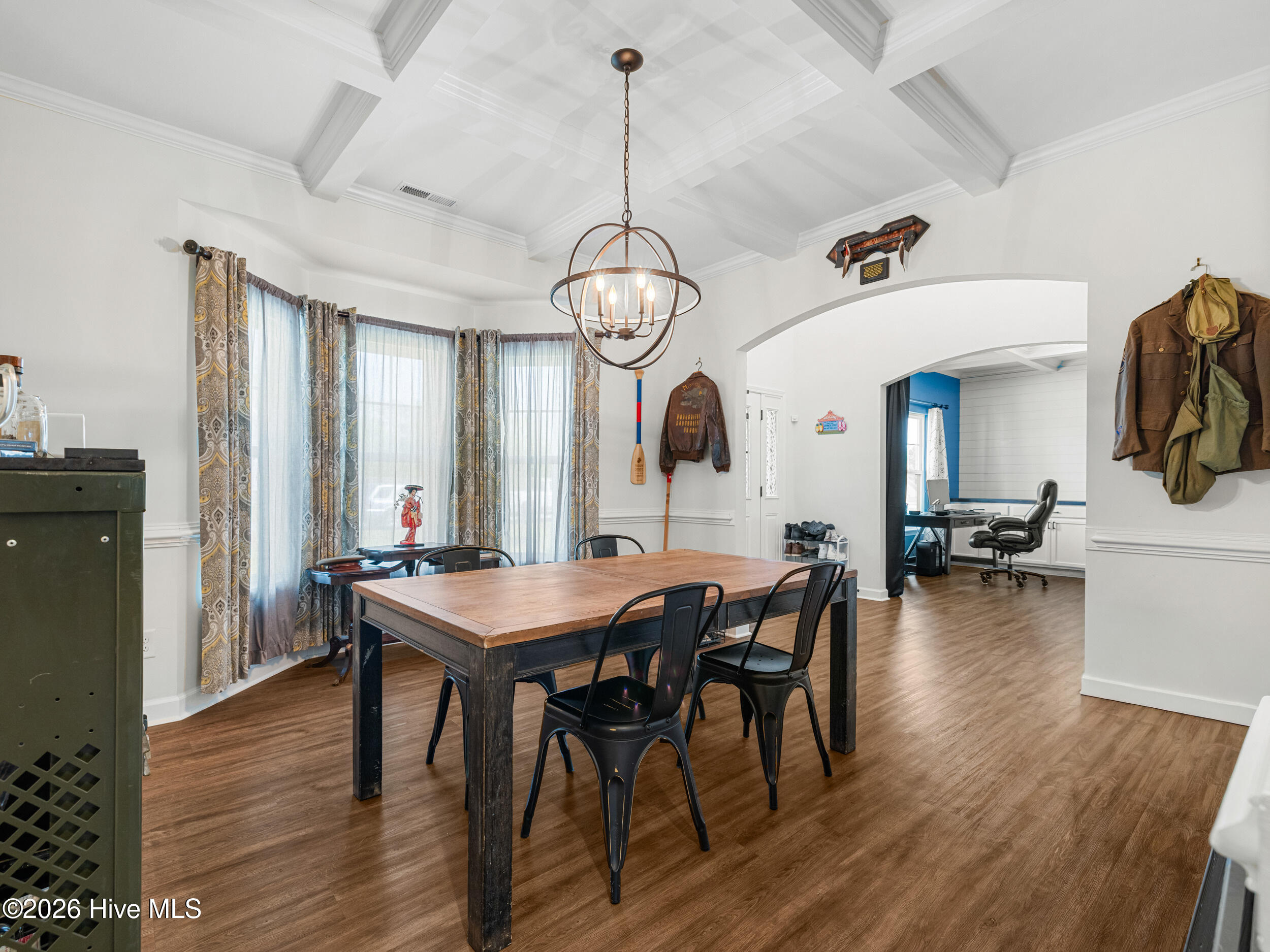 100570237 | Photo 22