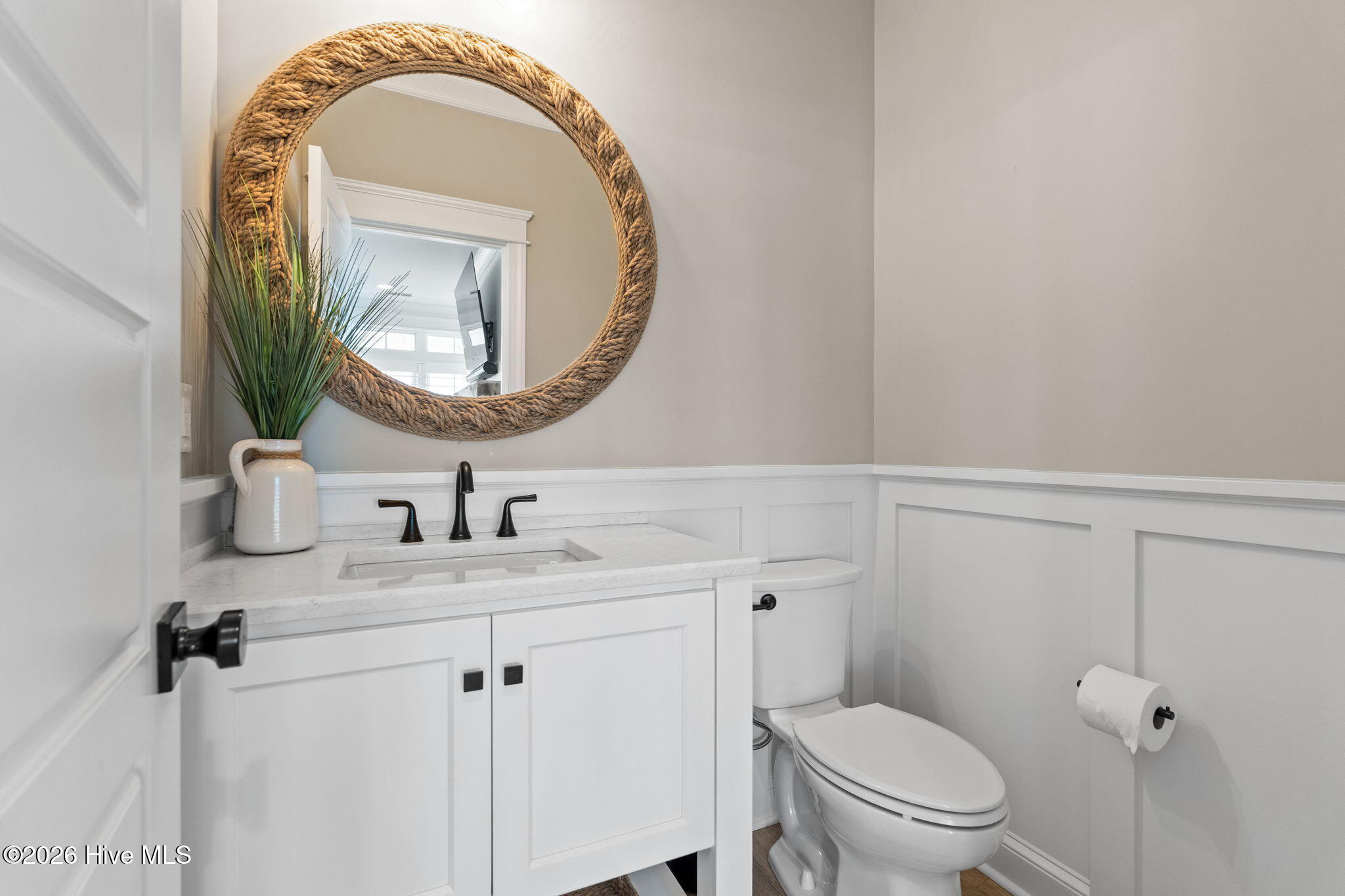 100562376 | Photo 23