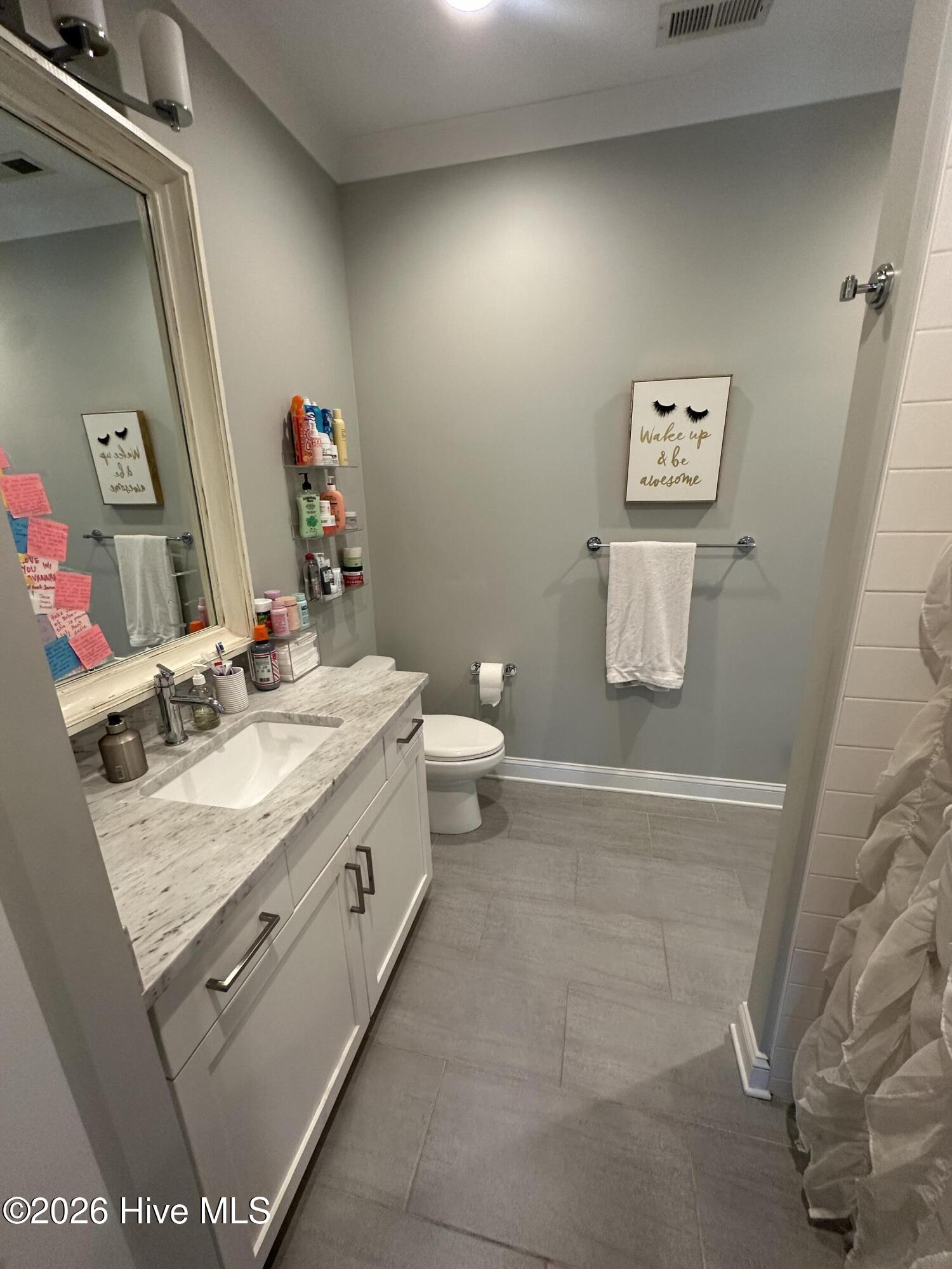 100562108 | Photo 23