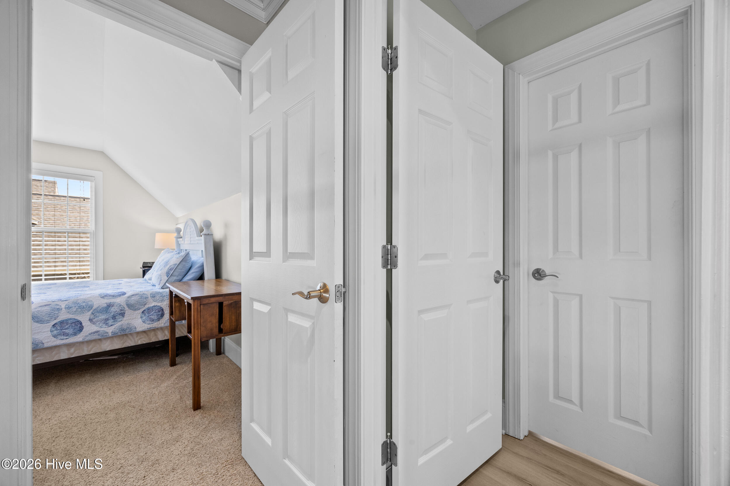 100565771 | Photo 46