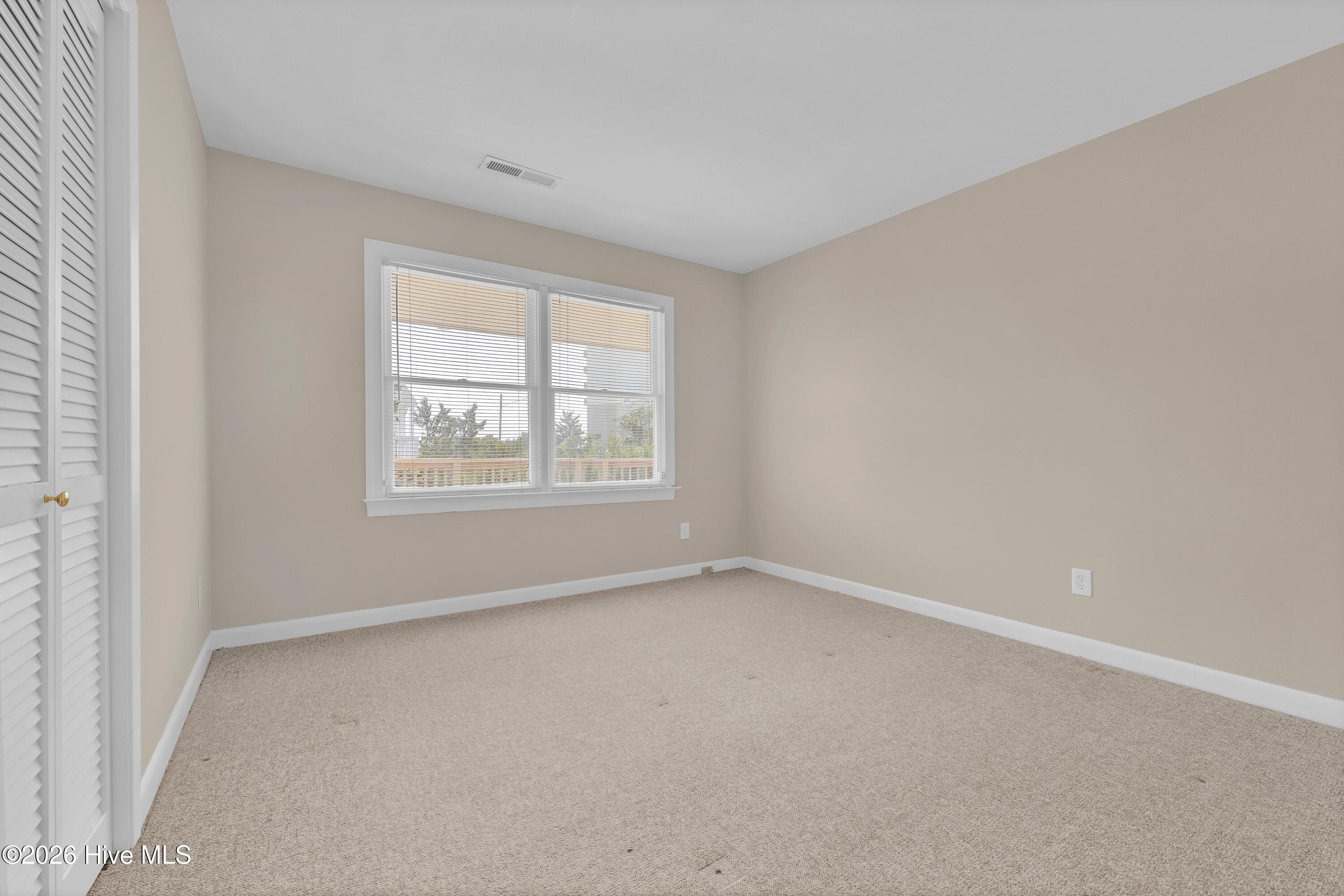 100565989 | Photo 19