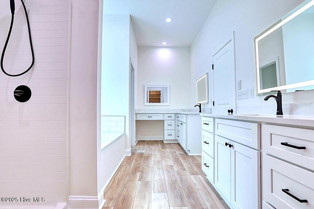 100499257 | Photo 44