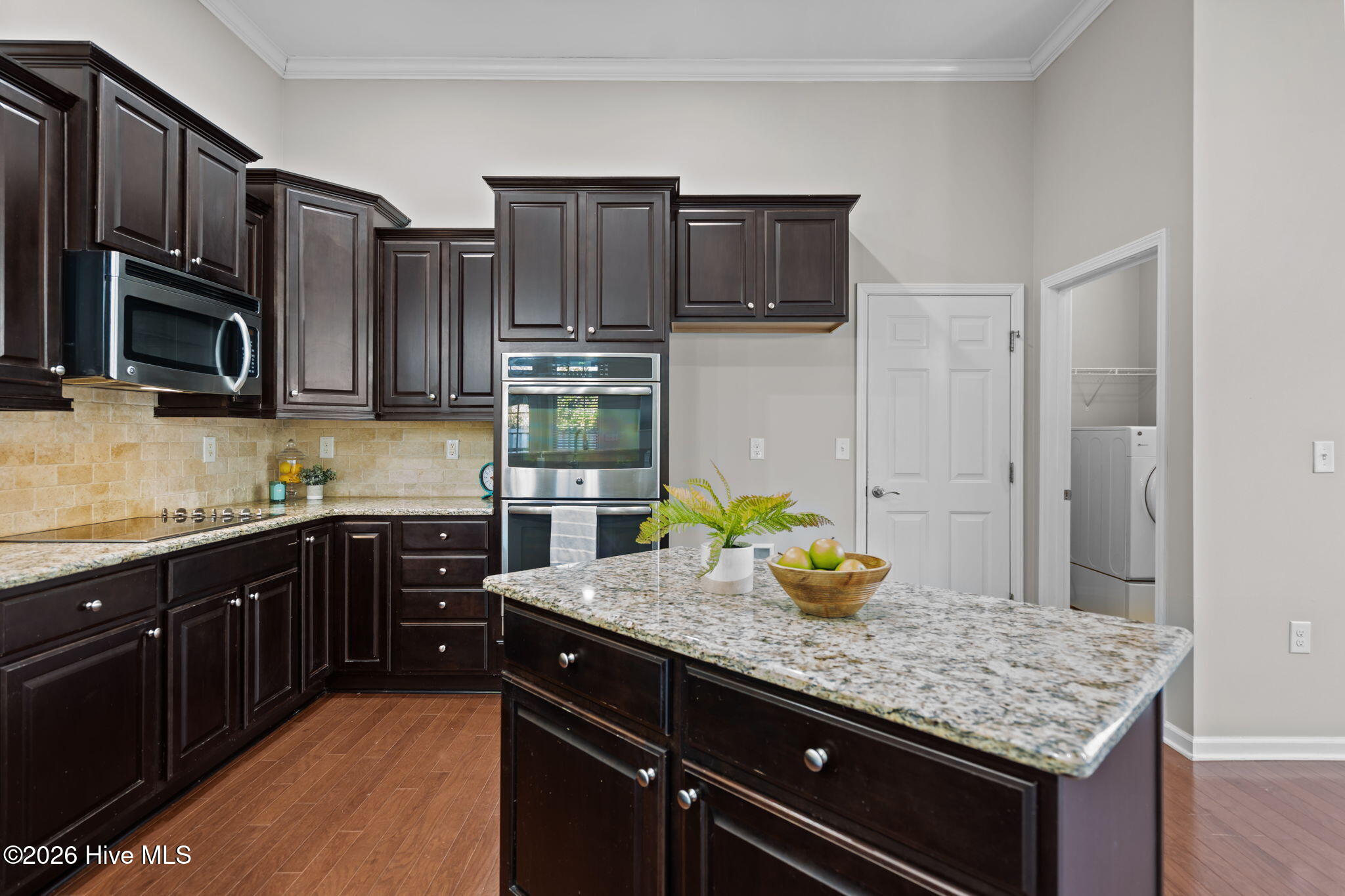 100554363 | Photo 17