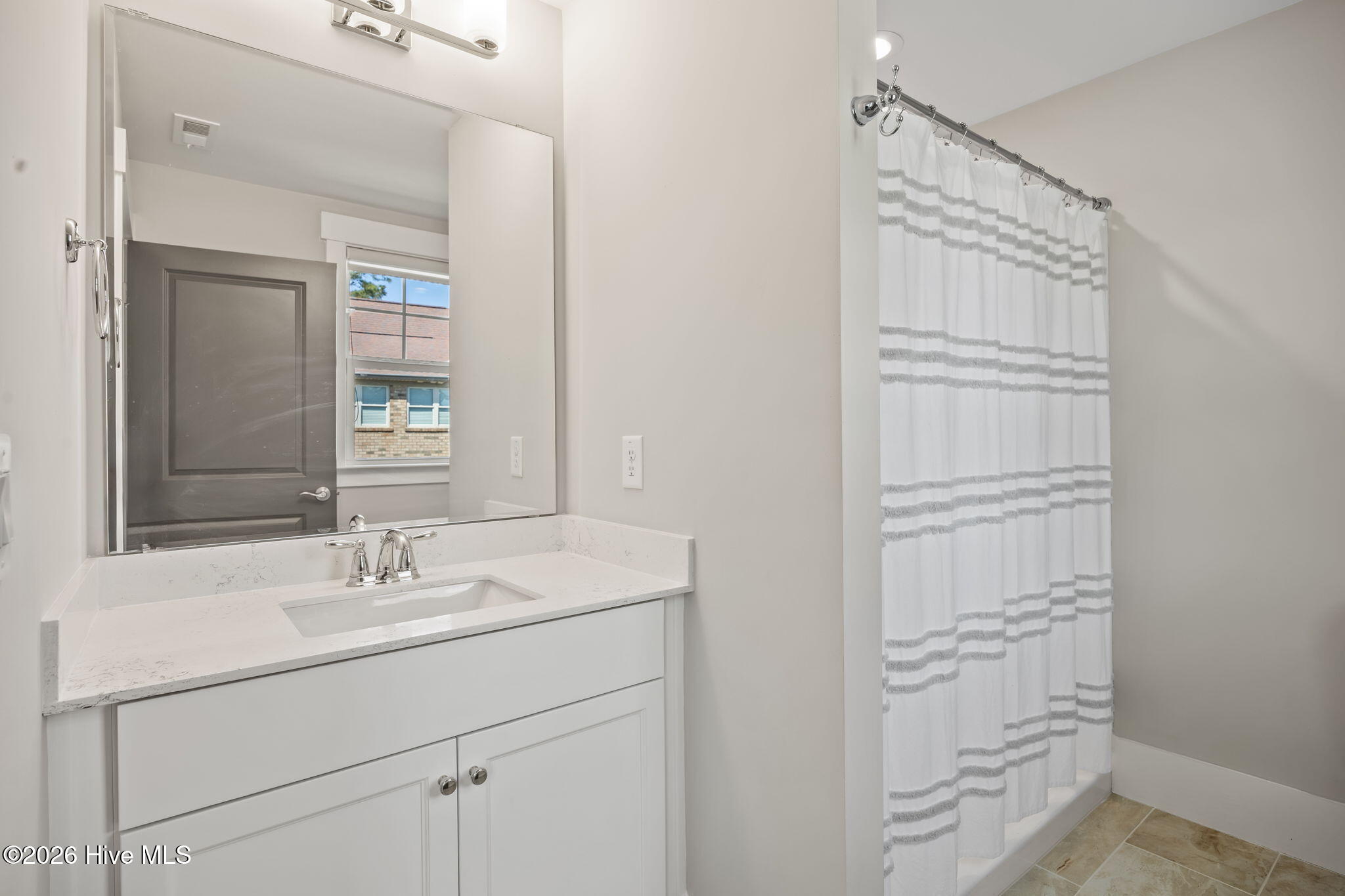 100563731 | Photo 43