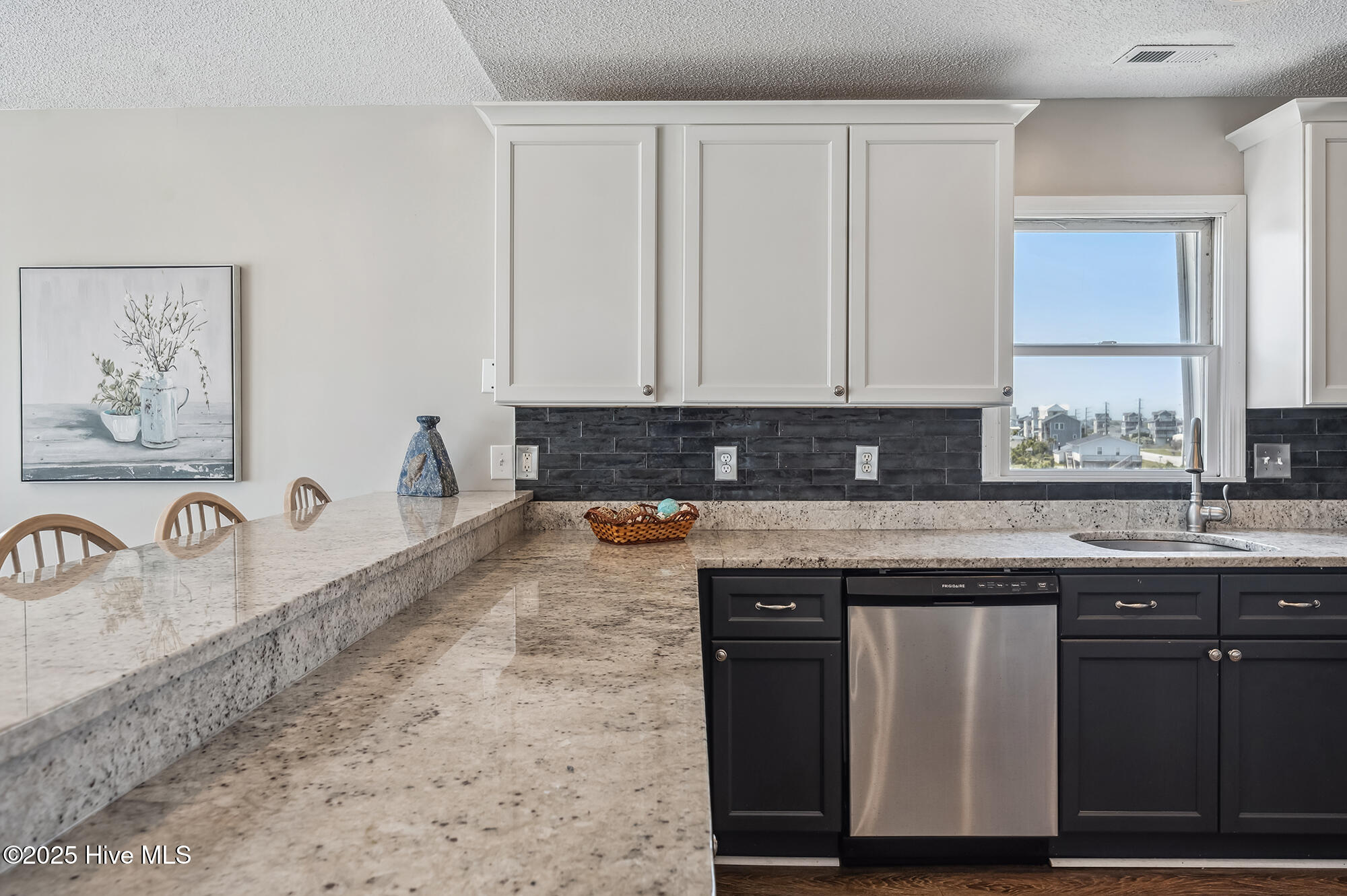 100538972 | Photo 18