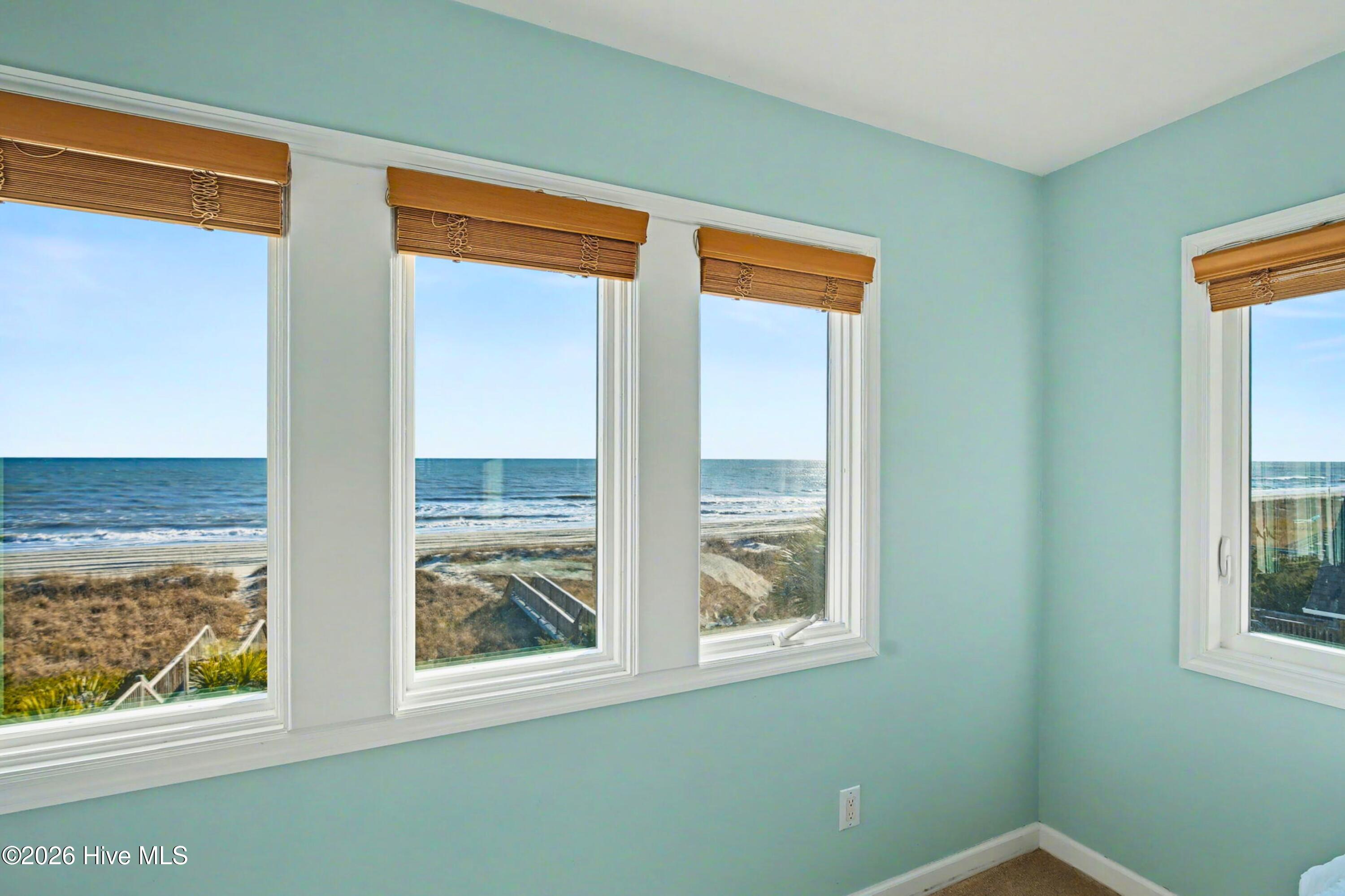 100549860 | Photo 19