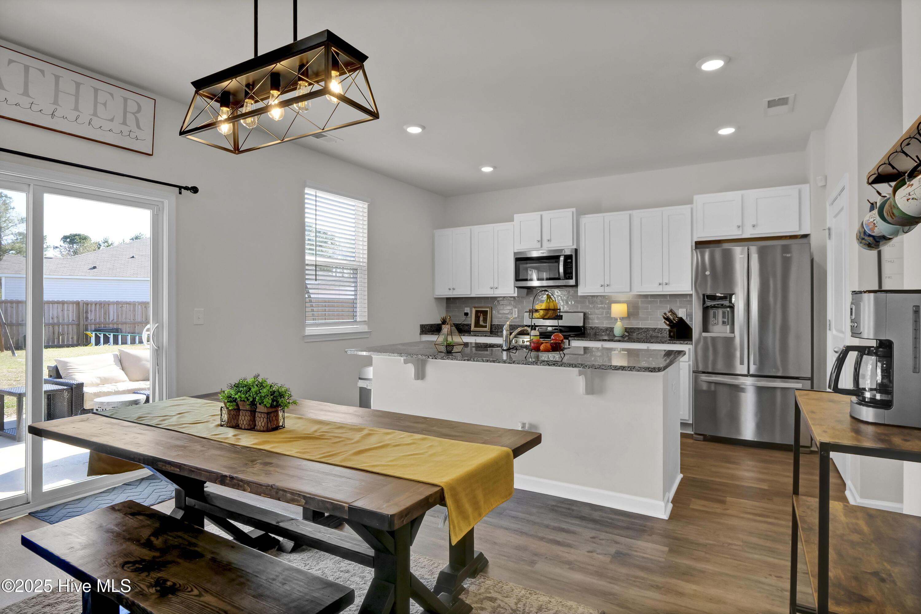 100561368 | Photo 10