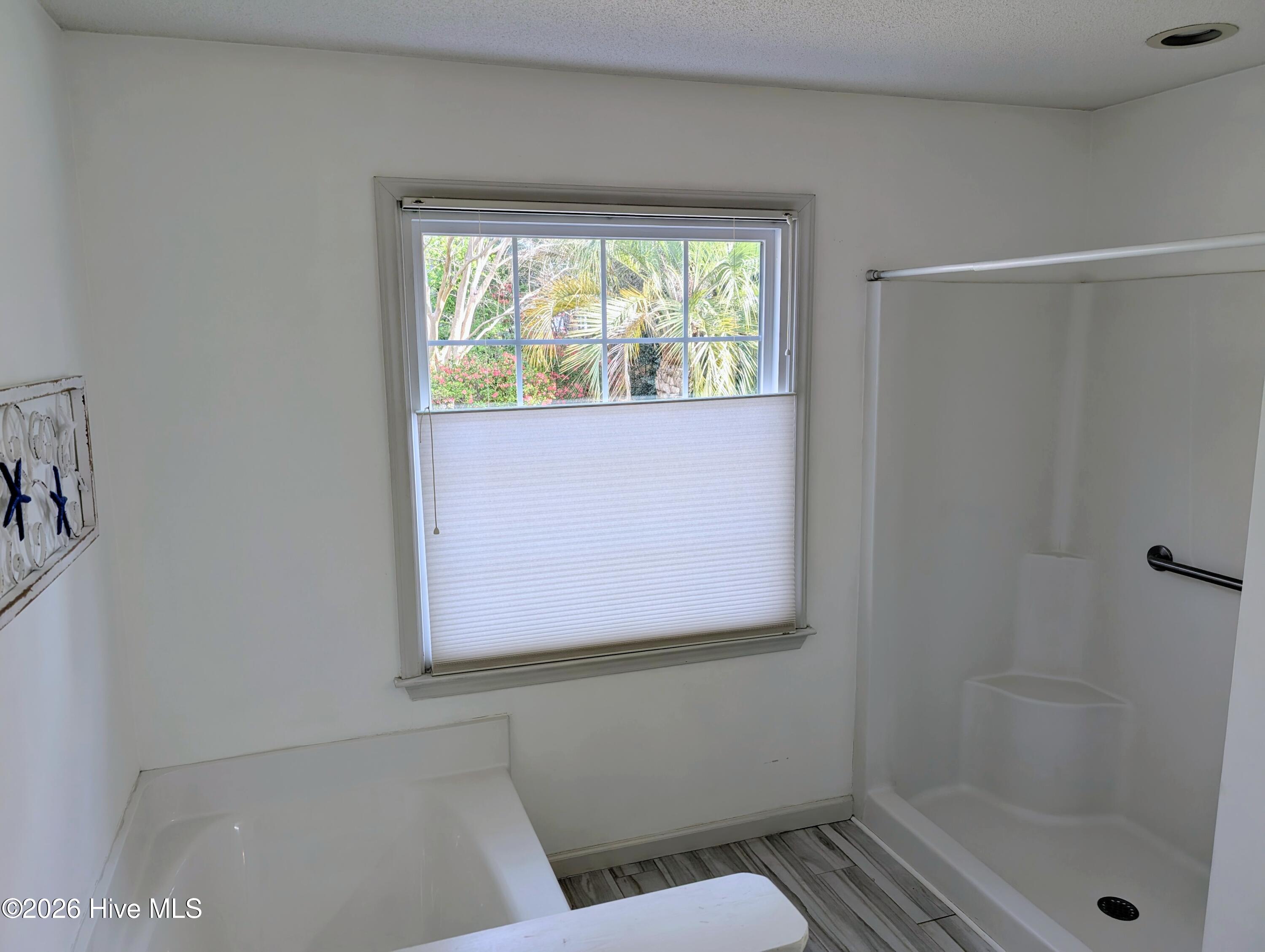 100561832 | Photo 22