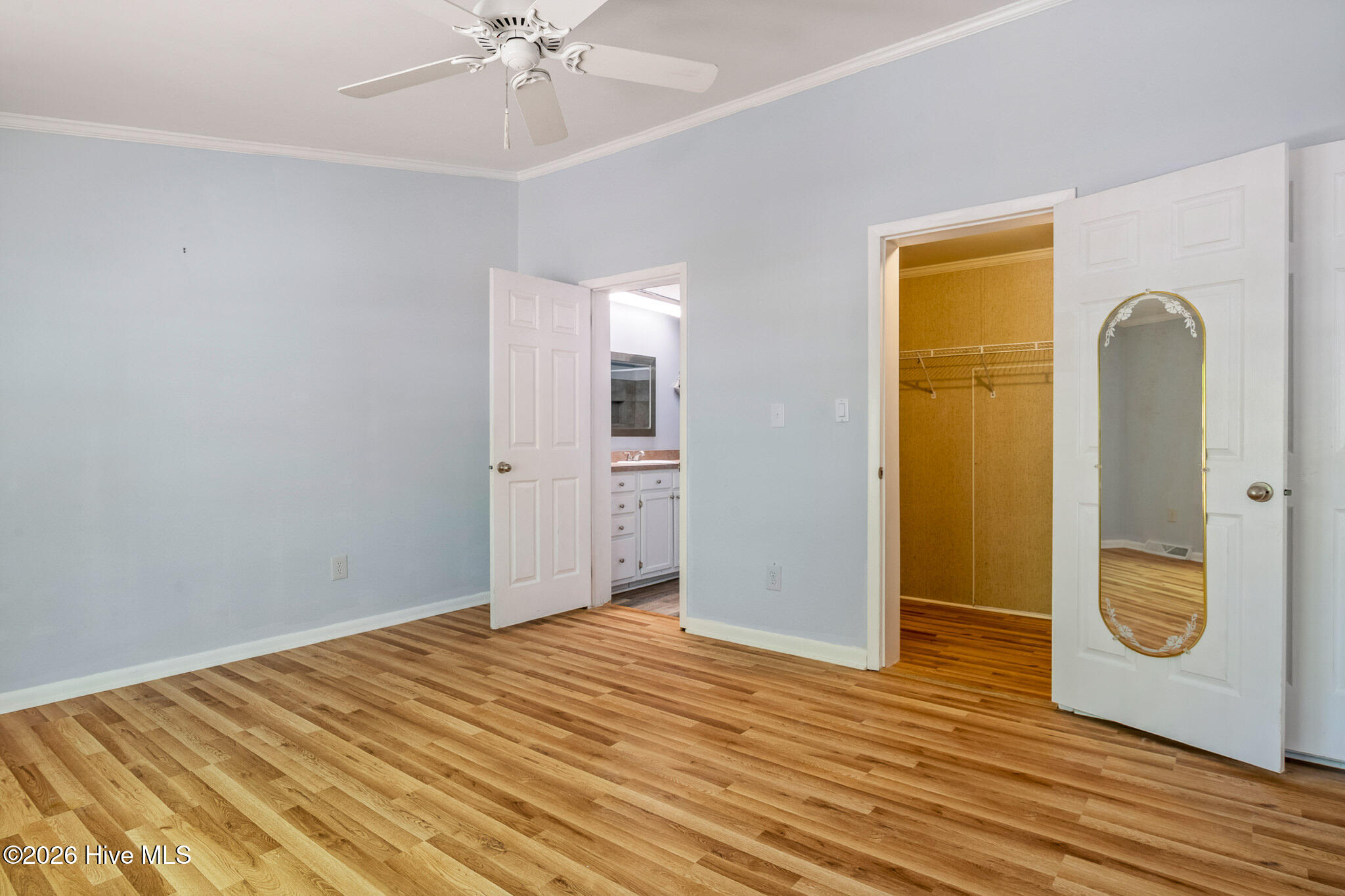 100567029 | Photo 32