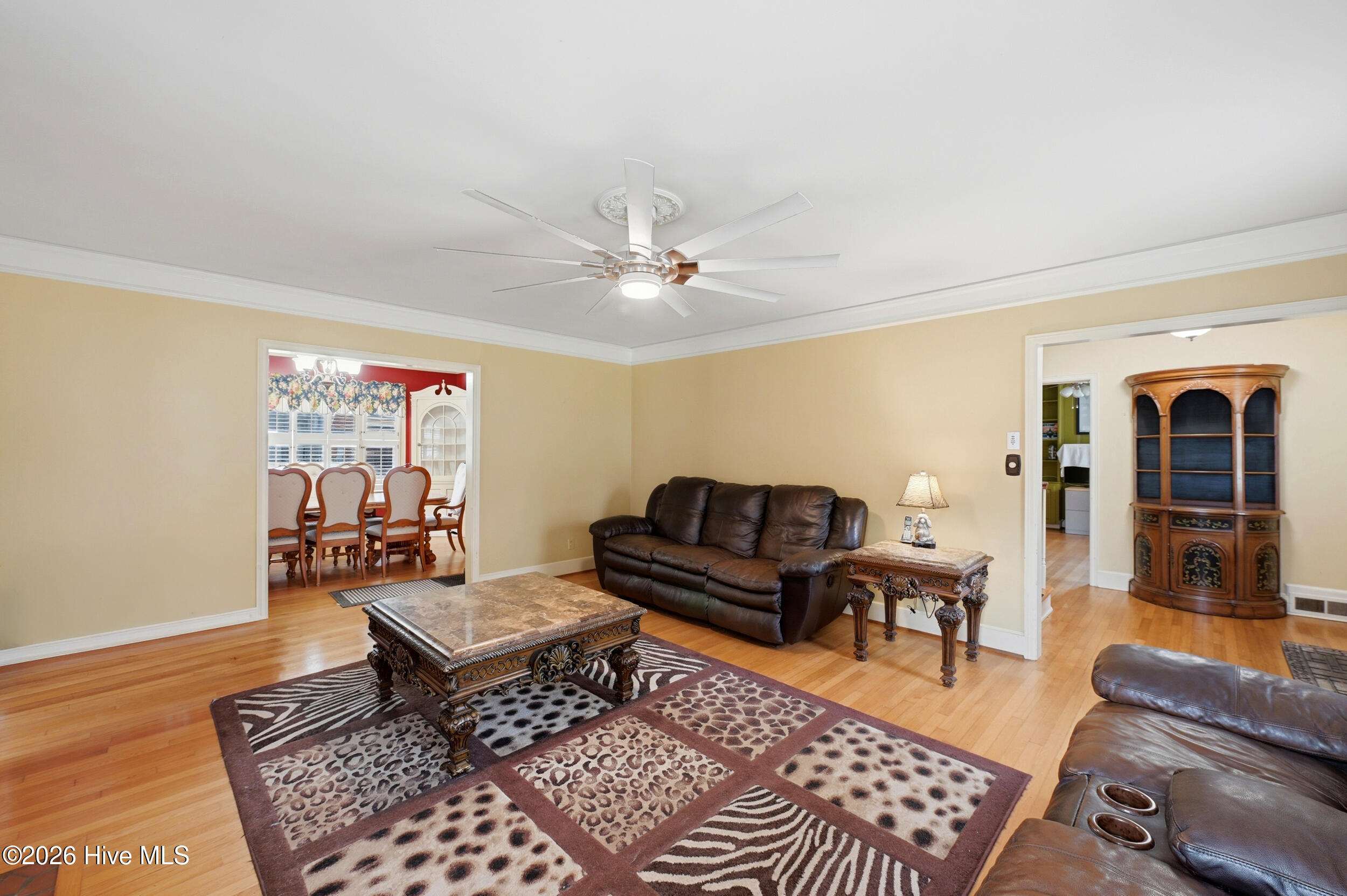 100560095 | Photo 12