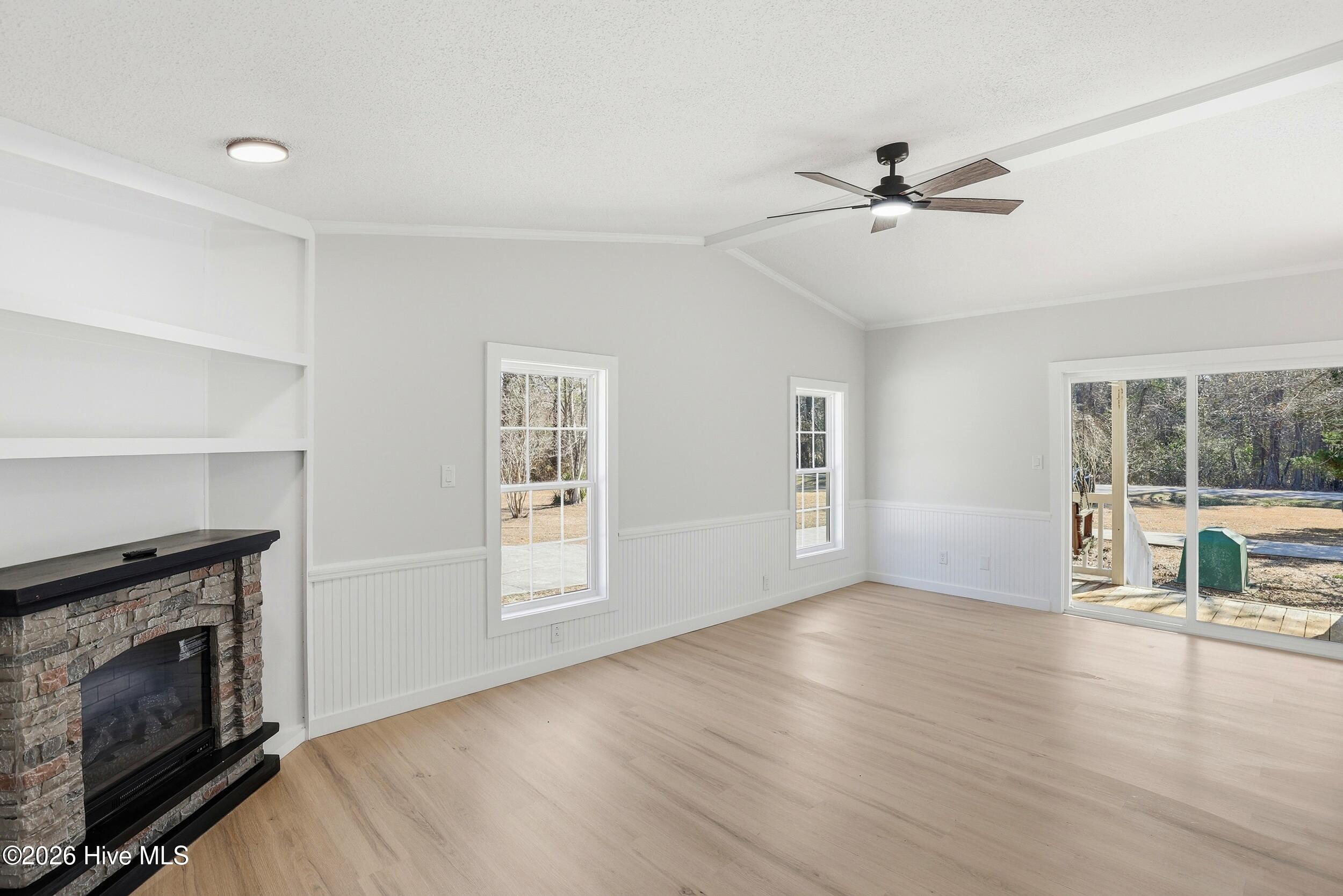 100556681 | Photo 14