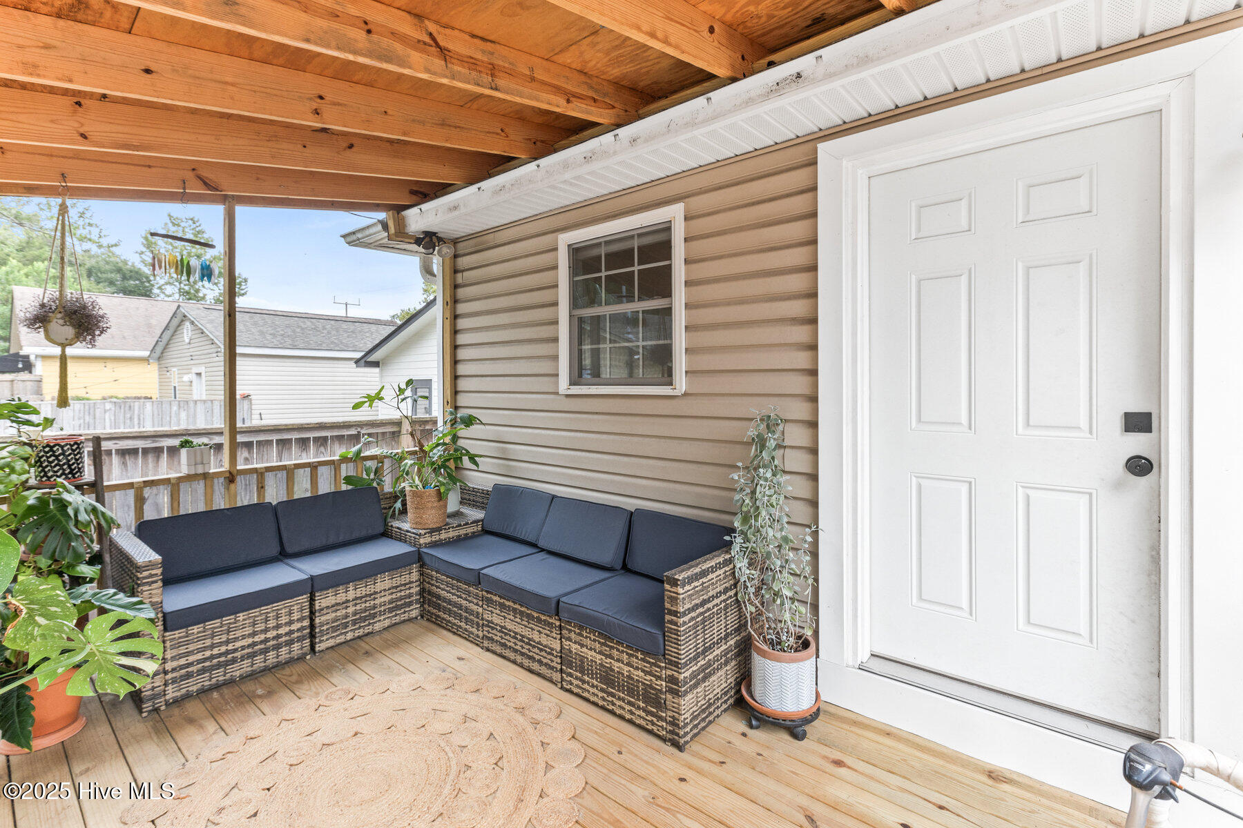 100528980 | Photo 19