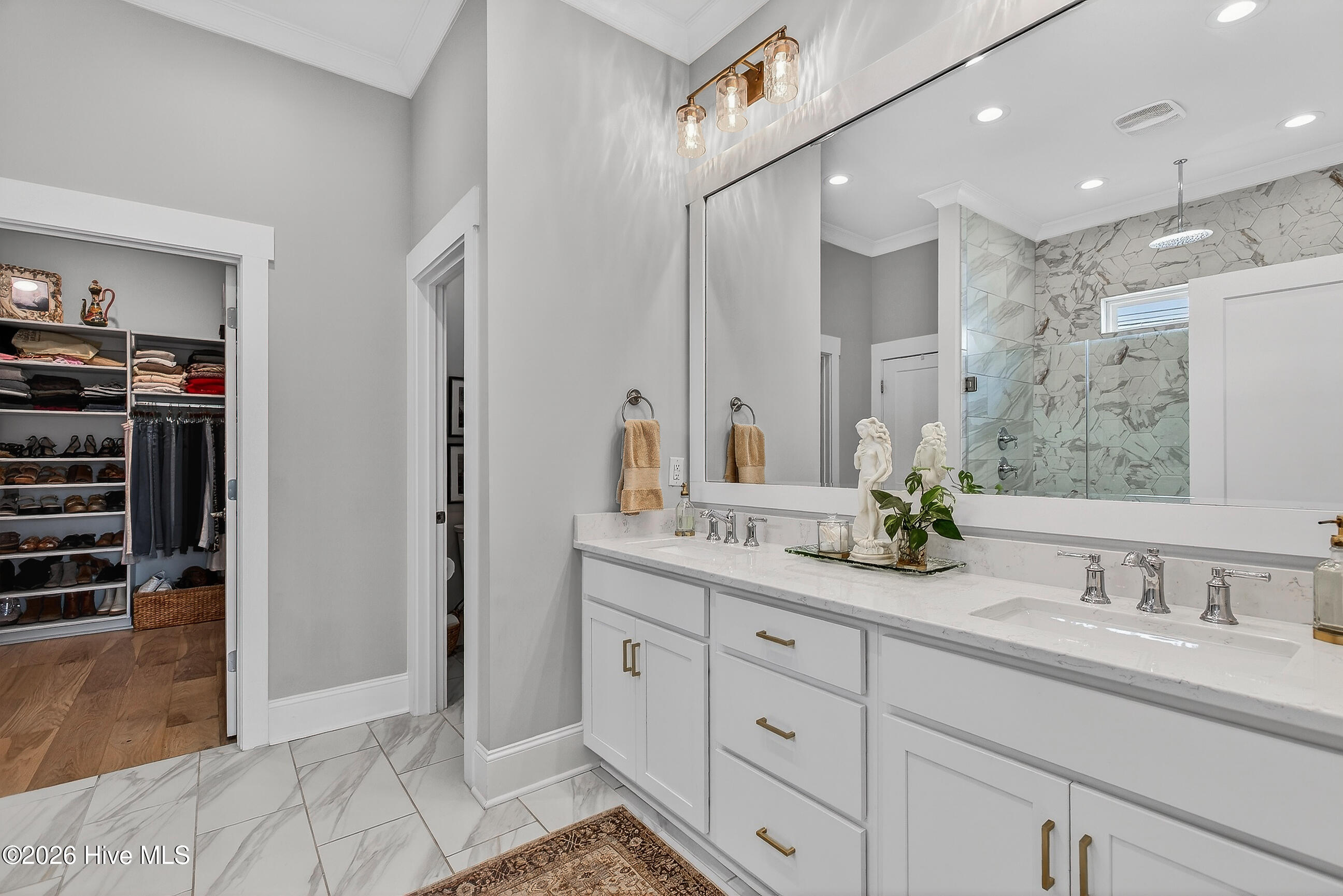 100564541 | Photo 30