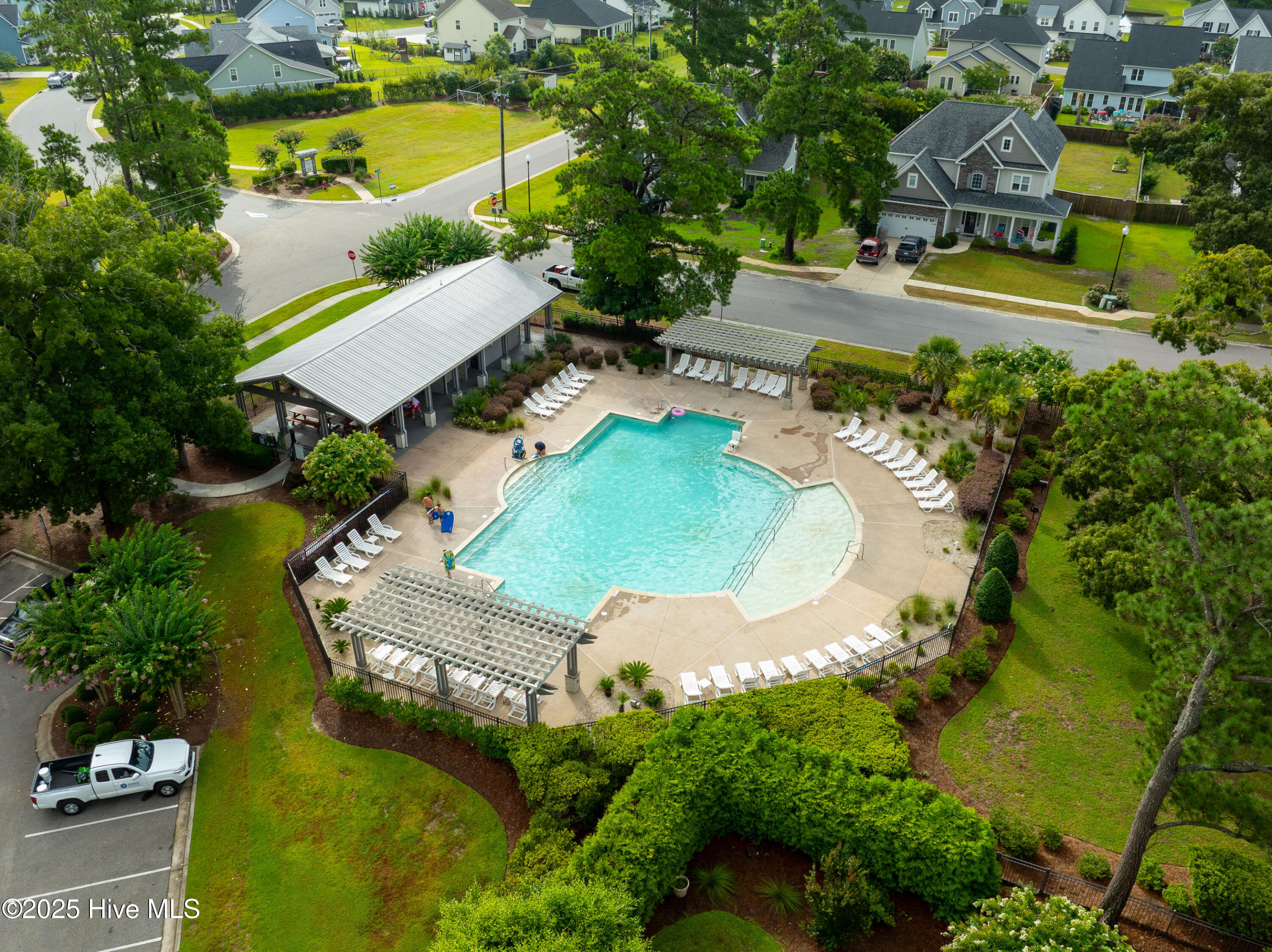 100520061 | Photo 41