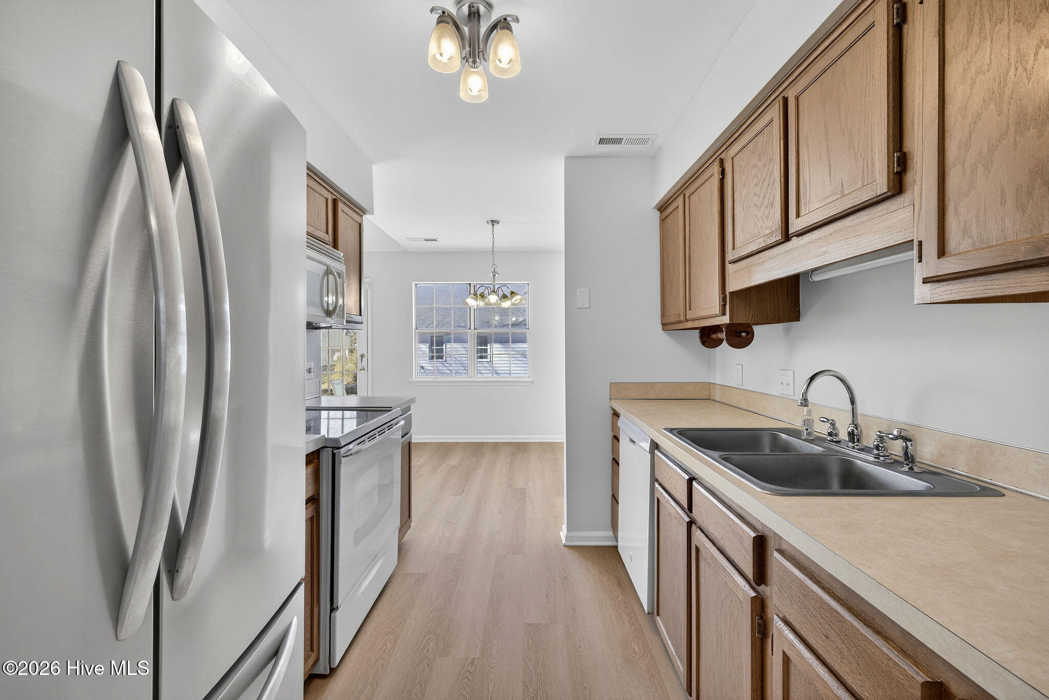 100554525 | Photo 16