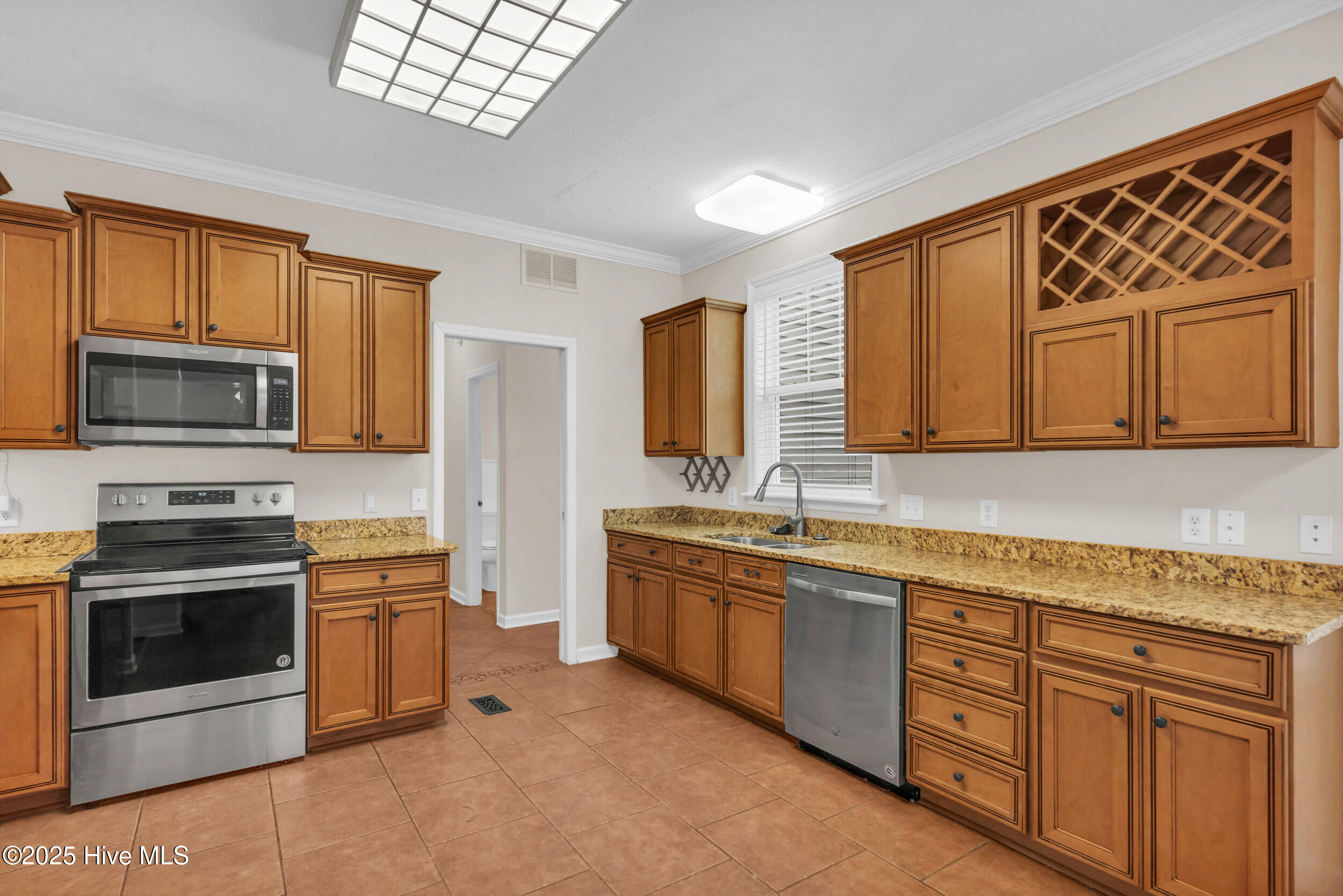 100545048 | Photo 13