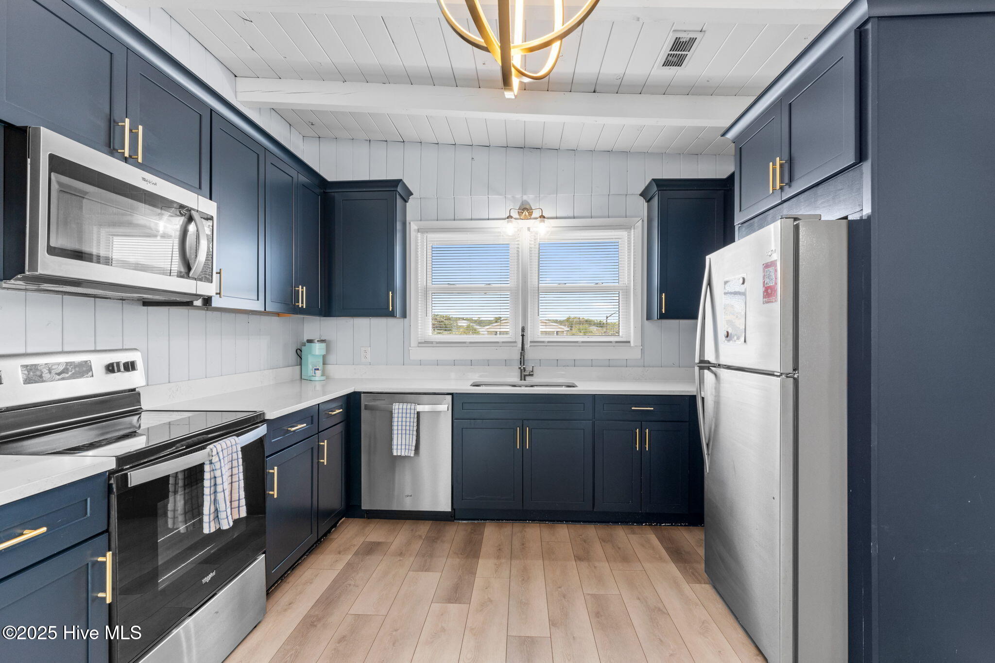 100526809 | Photo 17