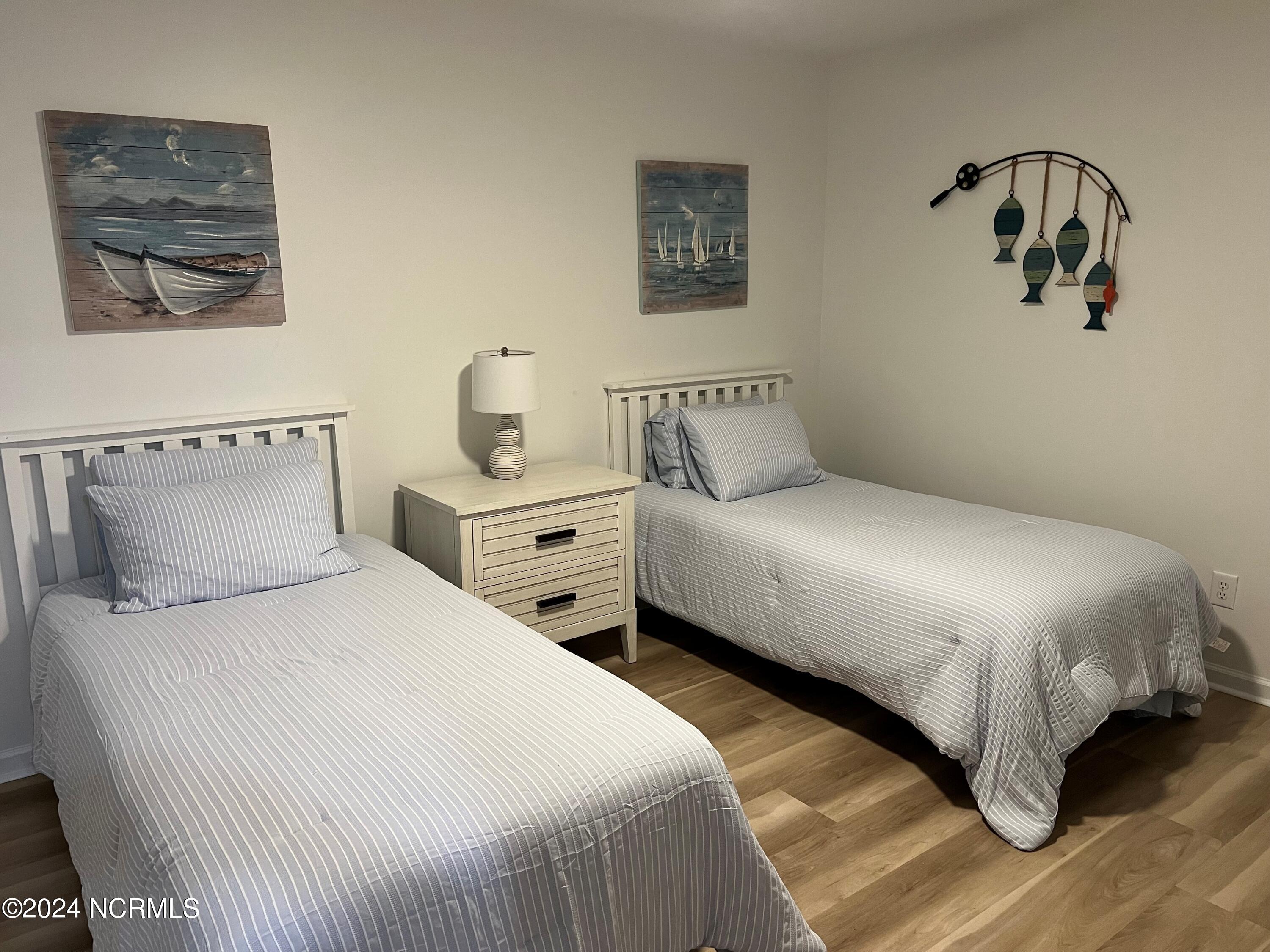 100560867 | Photo 25