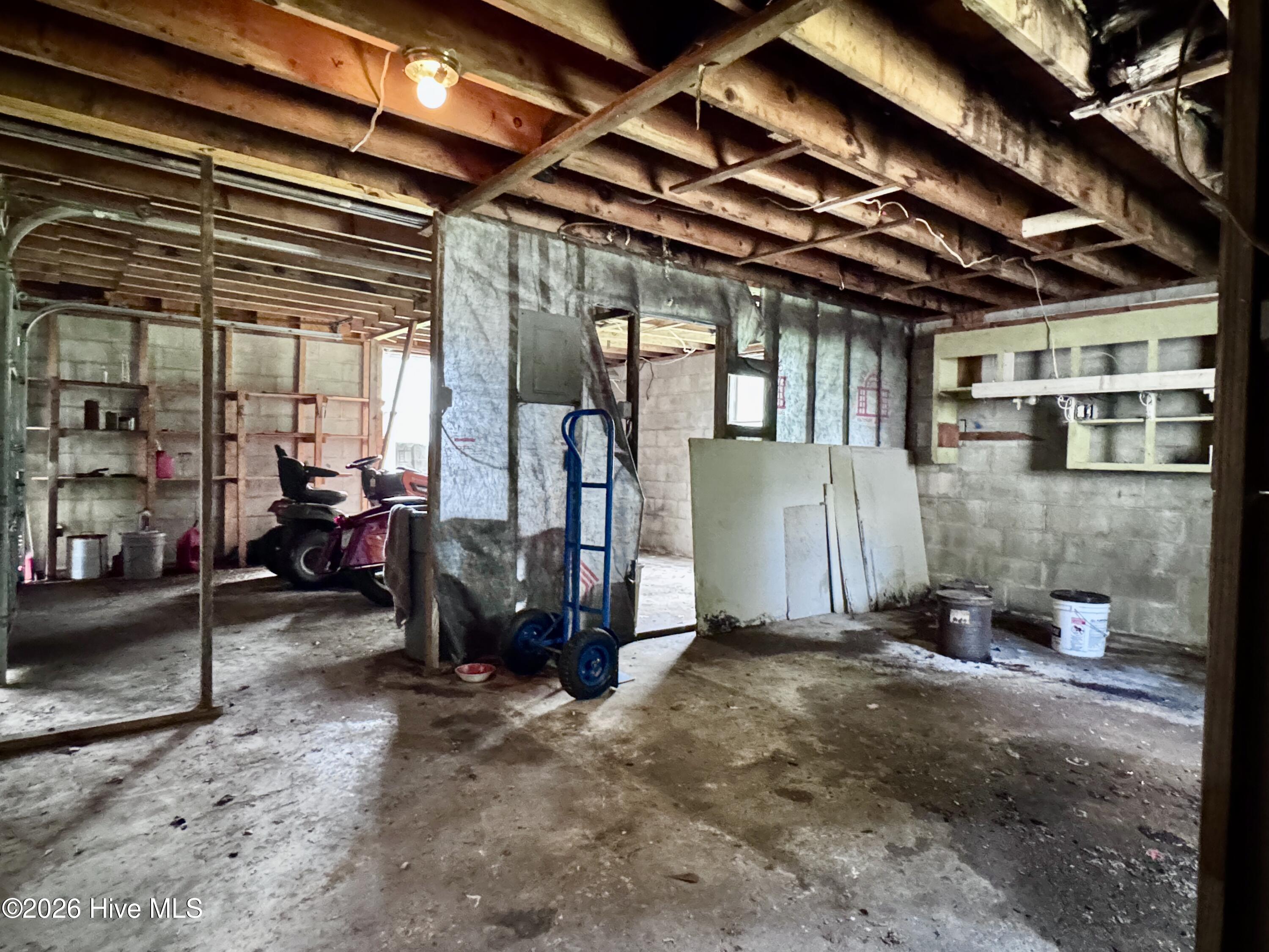 2831 Easy Street,Newport