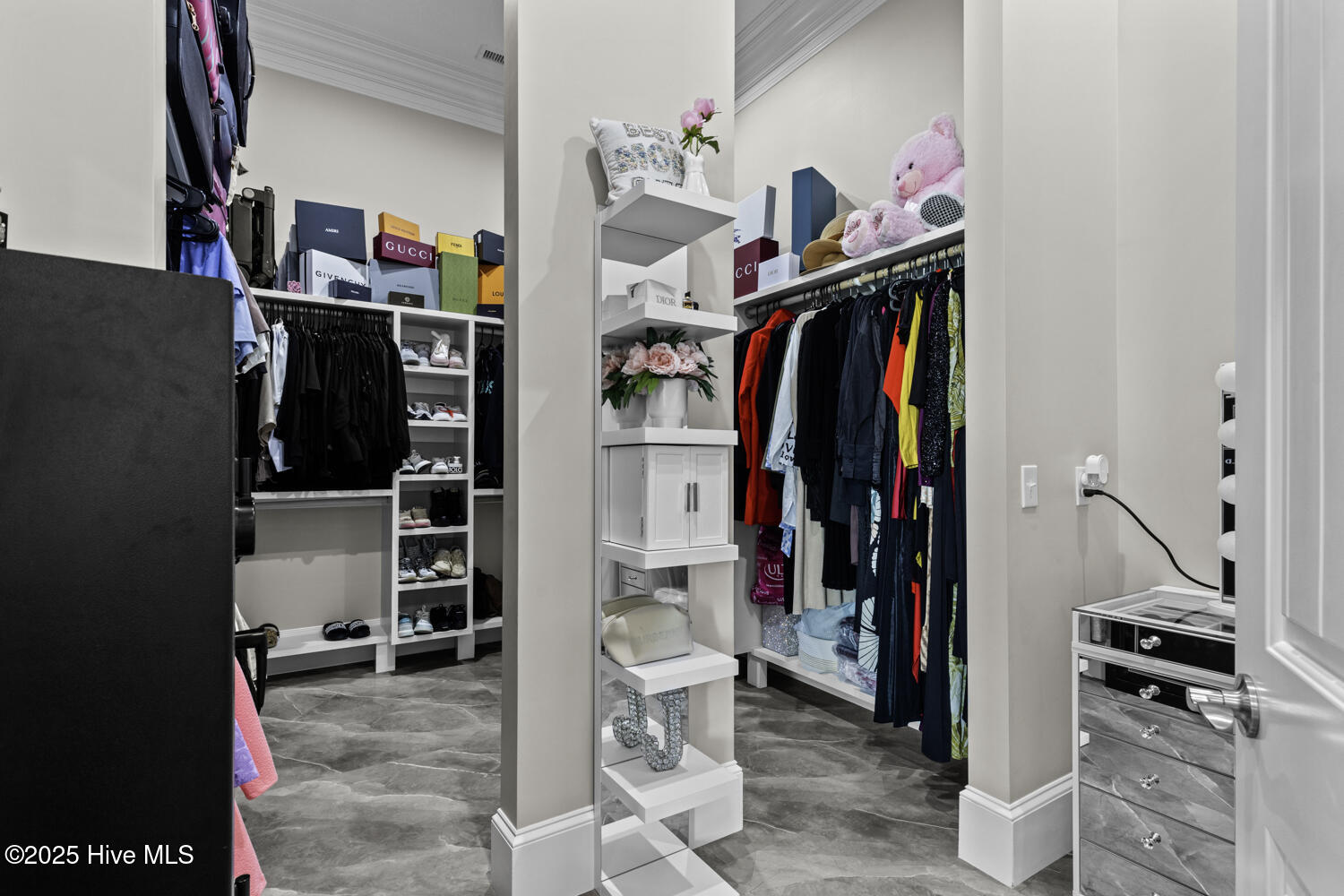 100546022 | Photo 40