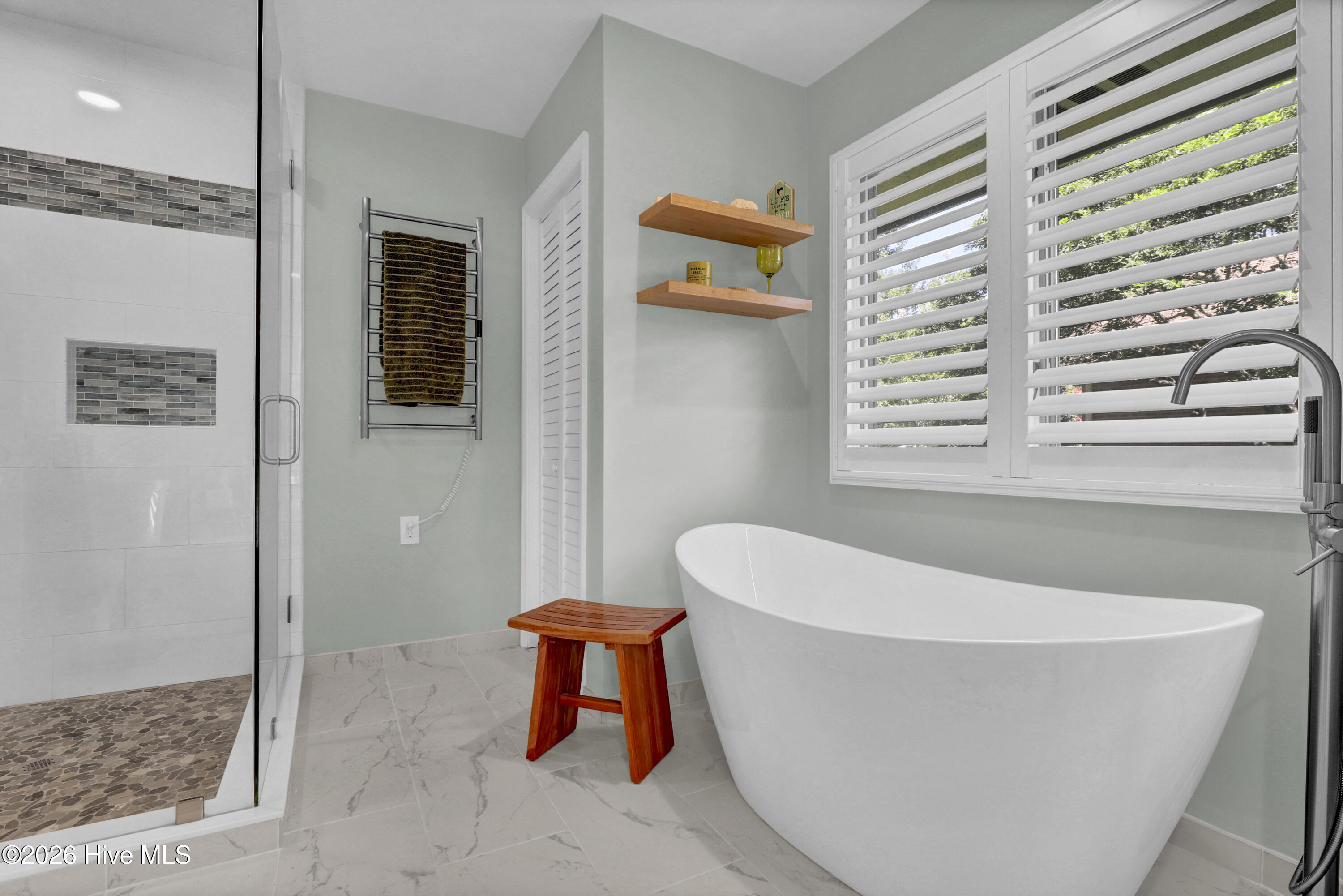 100570450 | Photo 17