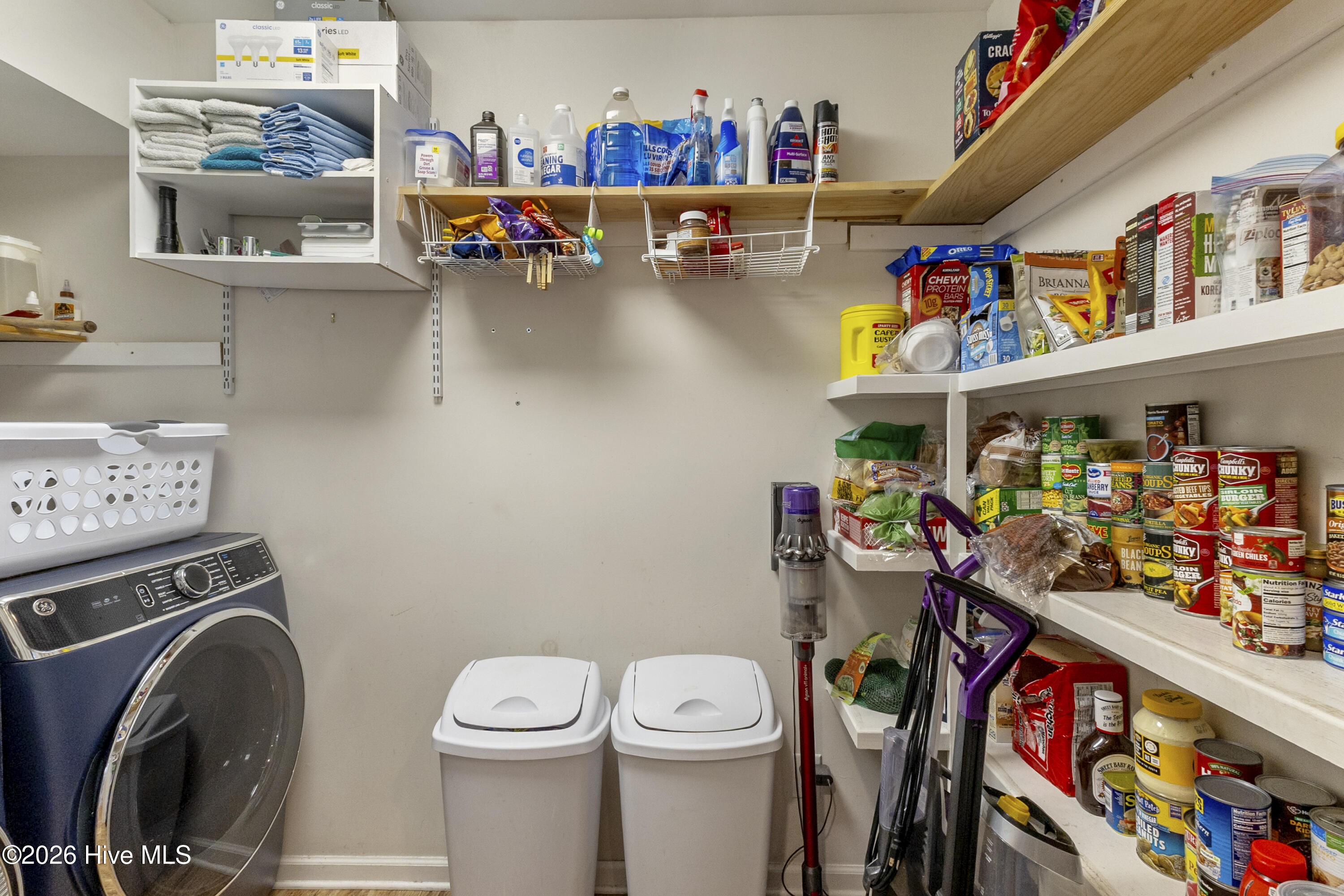 100550645 | Photo 16