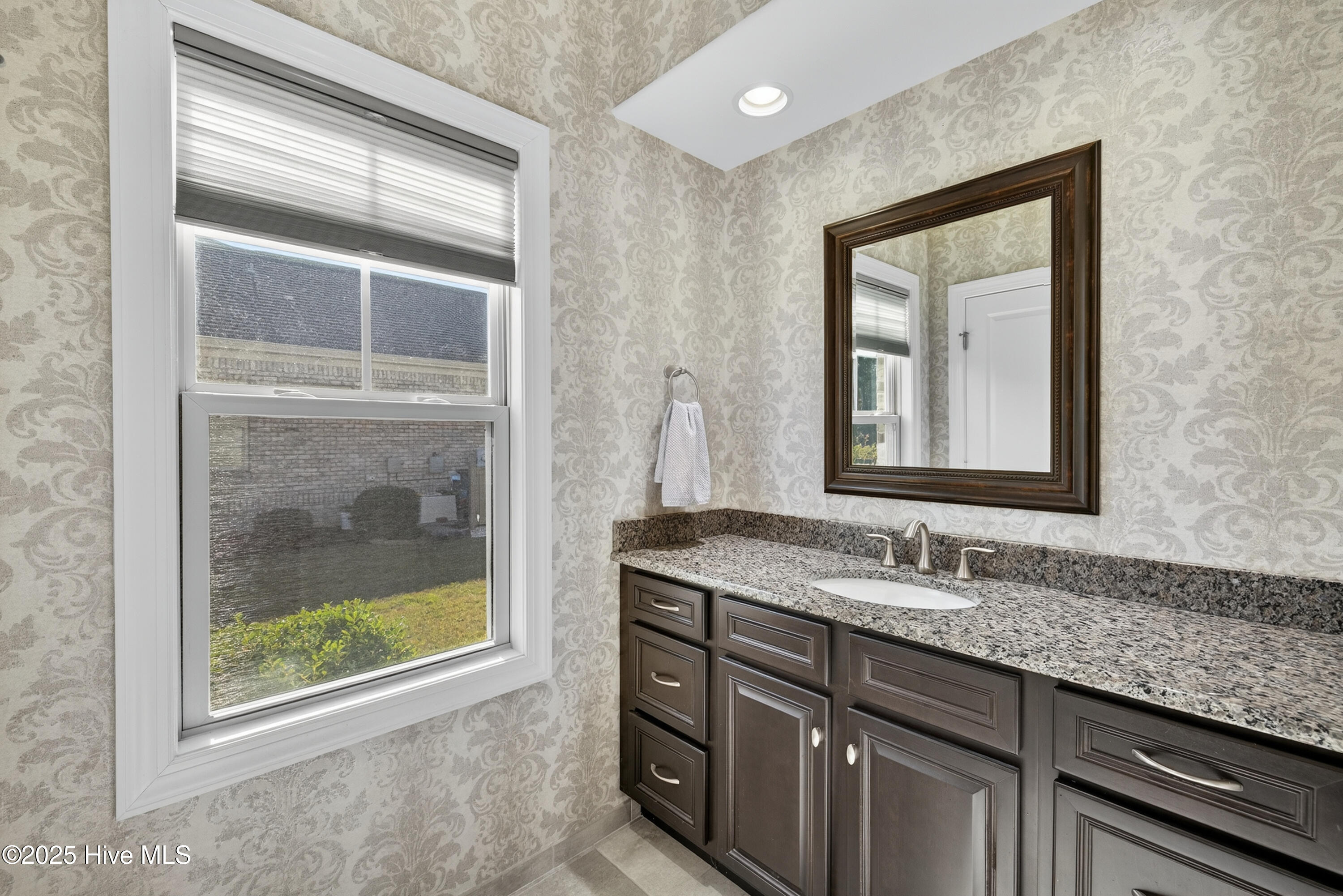 100541240 | Photo 30