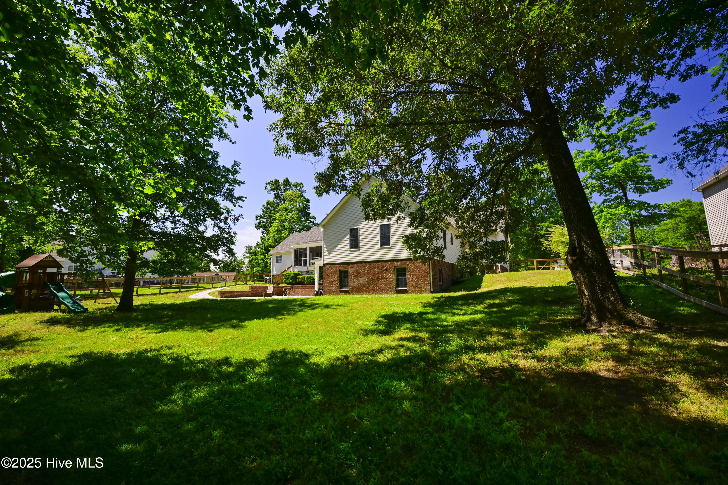 100523766 | Photo 79