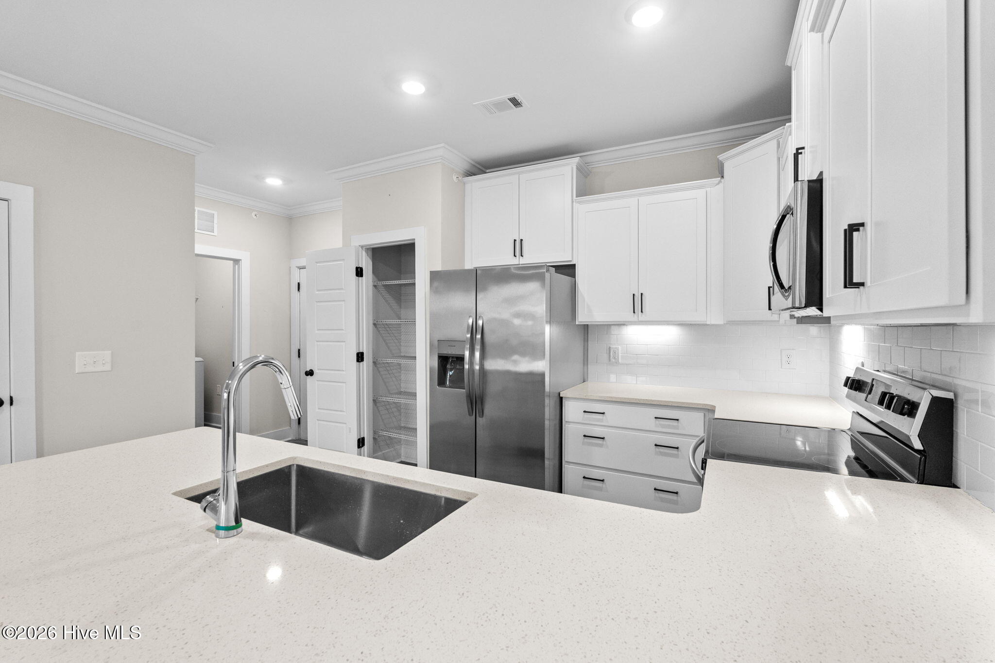 100566084 | Photo 18